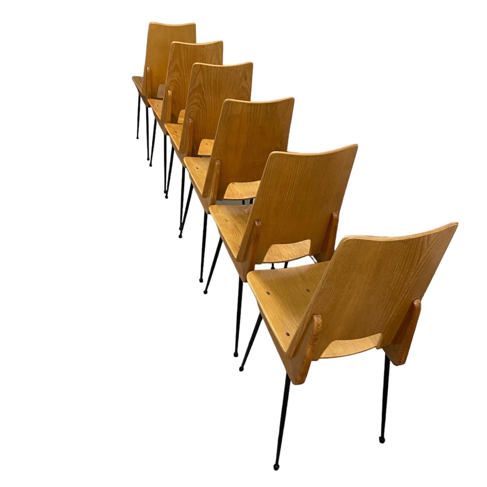 a set of 6 blond wood dining chairs by Carlo Ratti, Italian, 1950's In Good Condition For Sale In London, Fitzrovia
