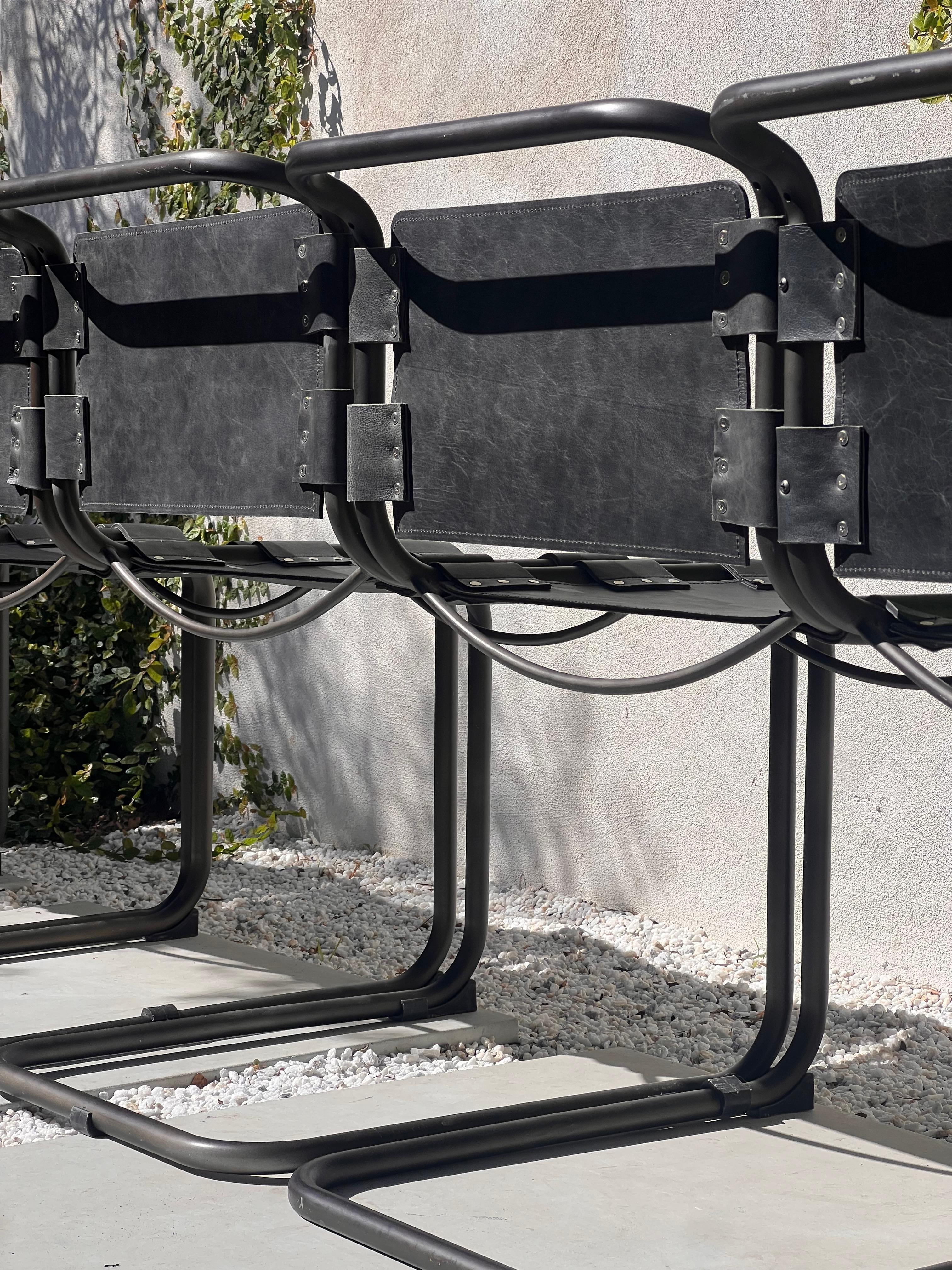 A set of 6 cantilever leather and metal chrome dining chairs, 20th century In Good Condition In View Park, CA