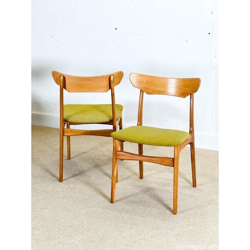 A set of six chair designed by Schionning and Elgaard for stander Møbelfsbrik, produced in Denmark in the 1960s in solid oak with a beautiful design.

Dimension
L.46 cm
W.43 cm
H.79 cm
SH. 45 cm

The buyer can choose the colour of the fabric, we