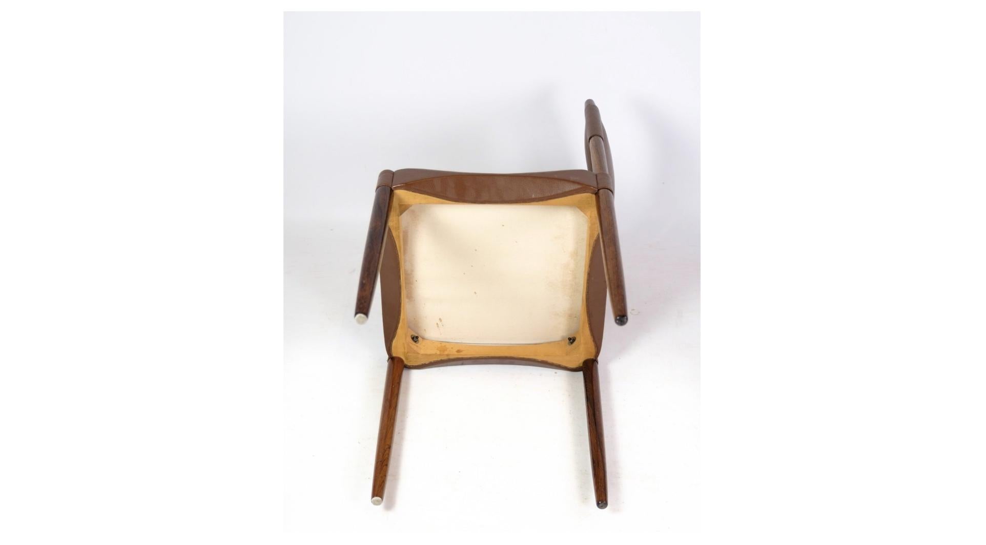 Milieu du XXe siècle Ensemble de 6 chaises en bois de rose massif des années 1960 en vente