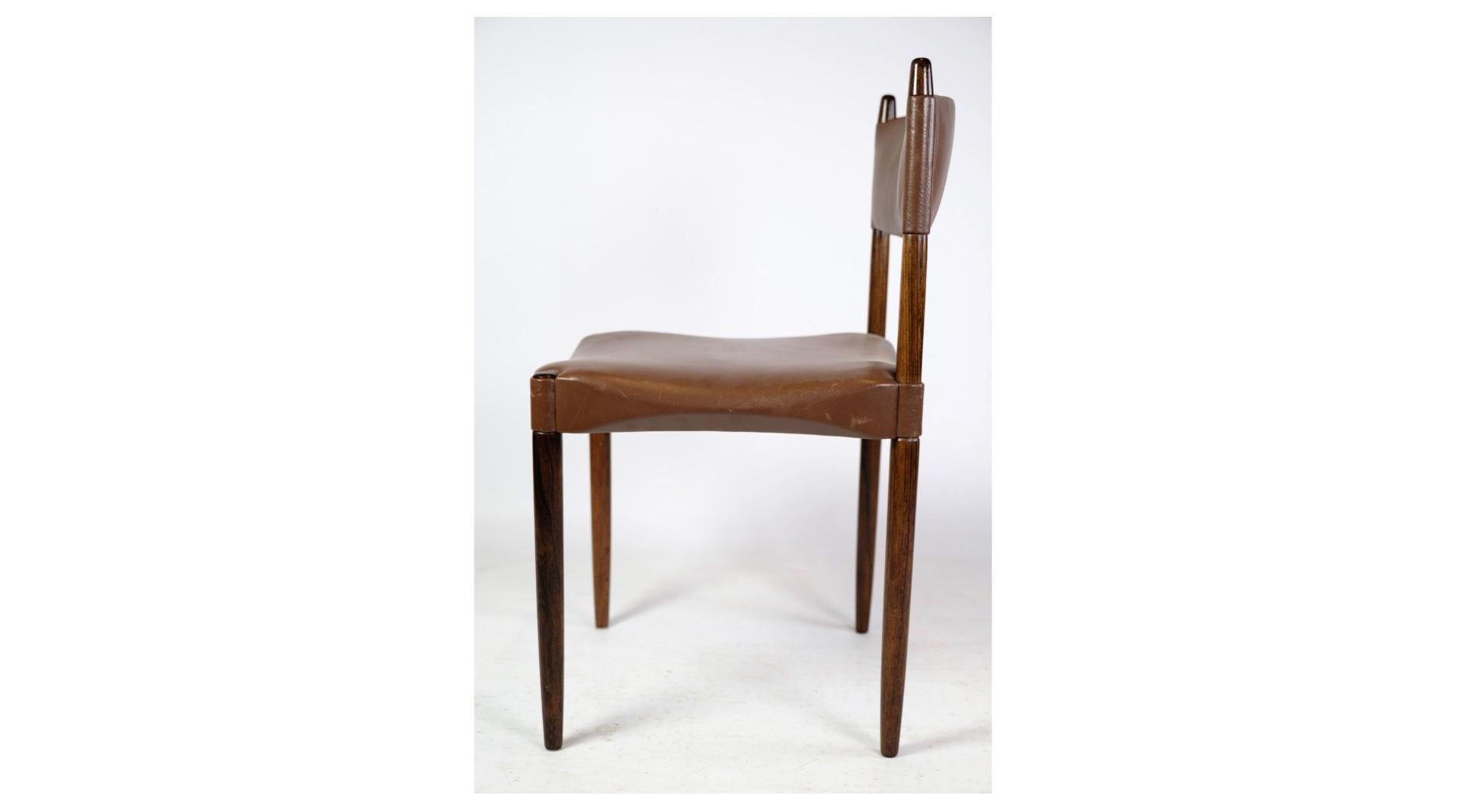 Ensemble de 6 chaises en bois de rose massif des années 1960 en vente 1