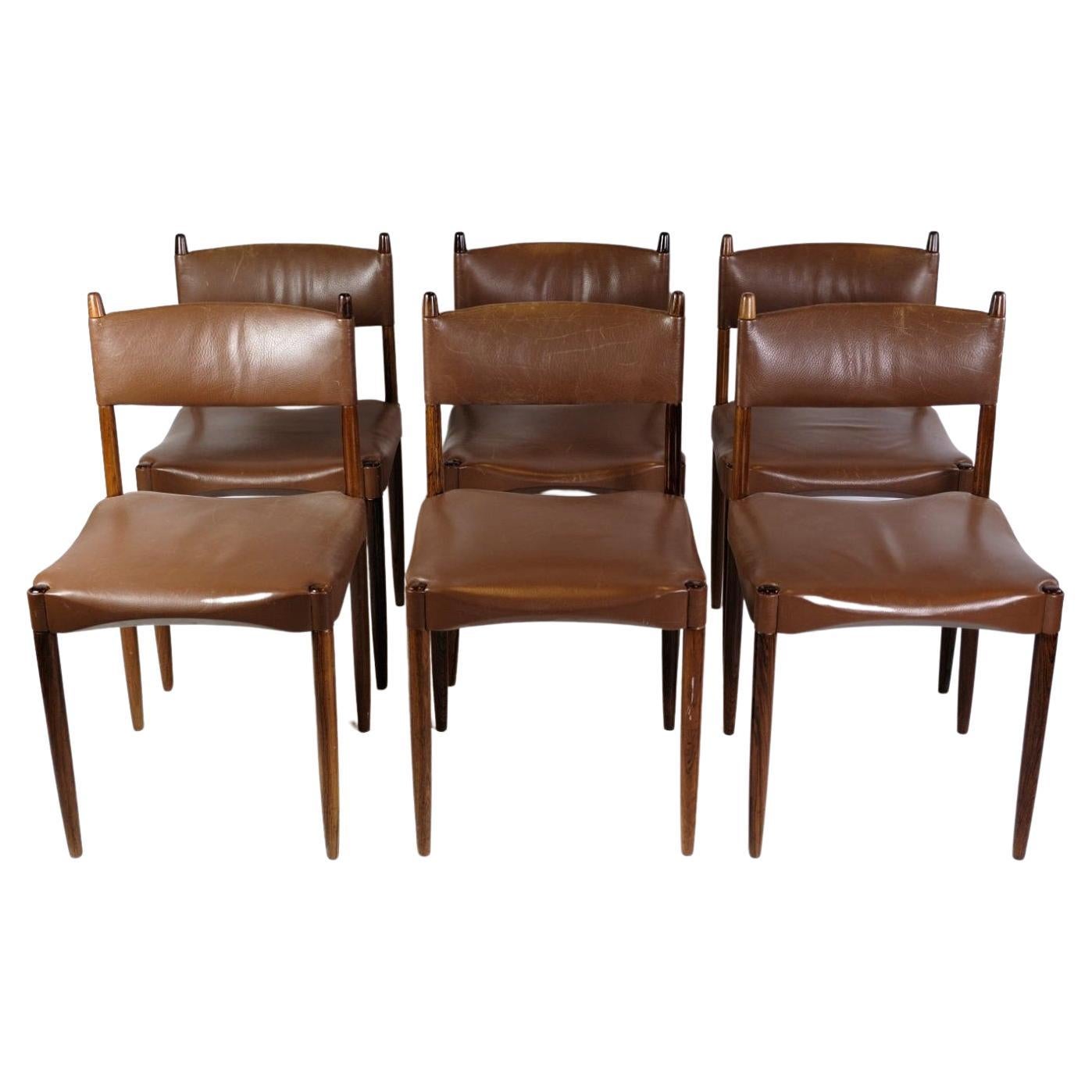Ensemble de 6 chaises en bois de rose massif des années 1960 en vente