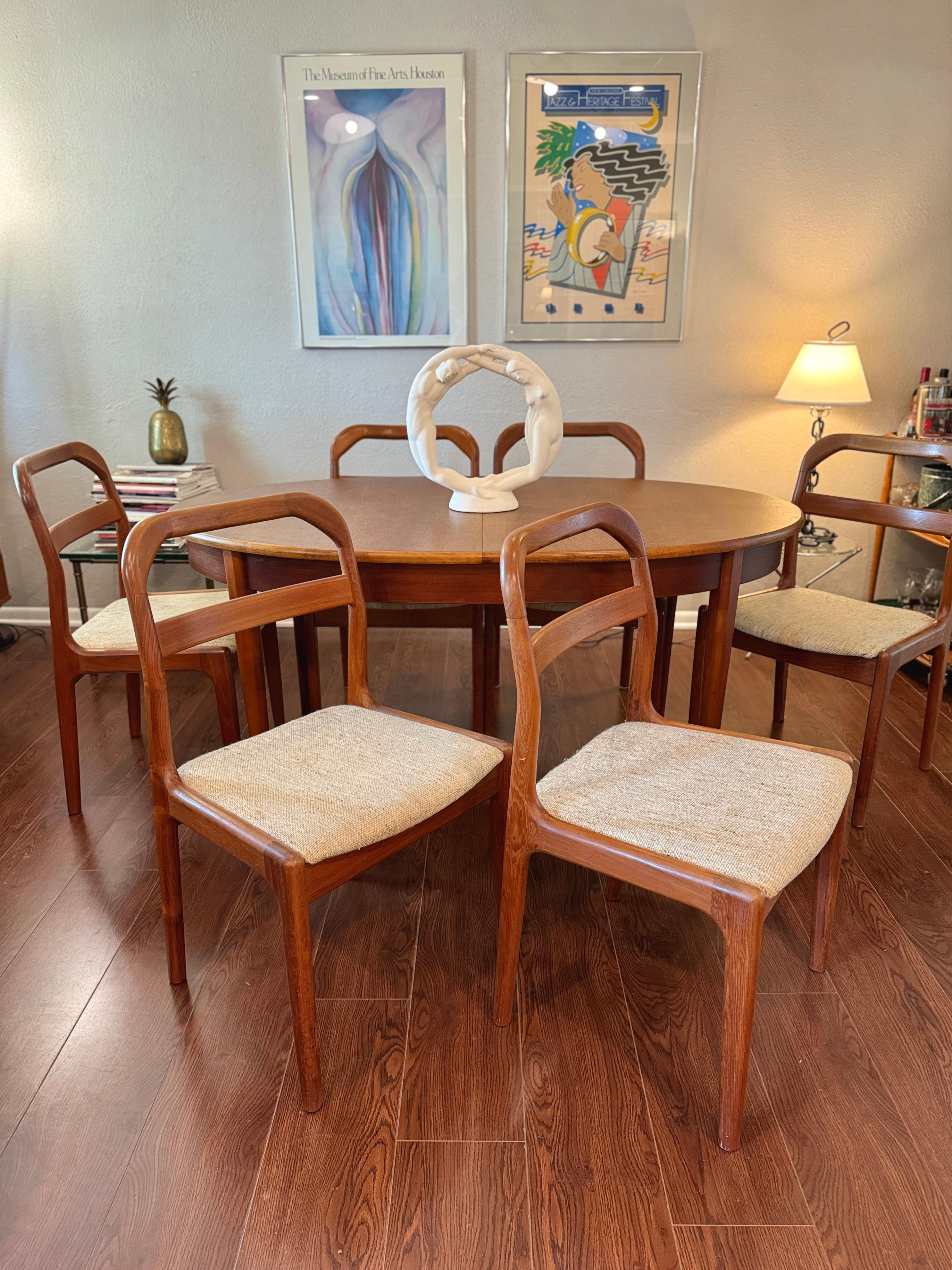 A set of 6 Danish dining chairs by Ansager Mobler, circa 1960s In Good Condition In Houston, TX