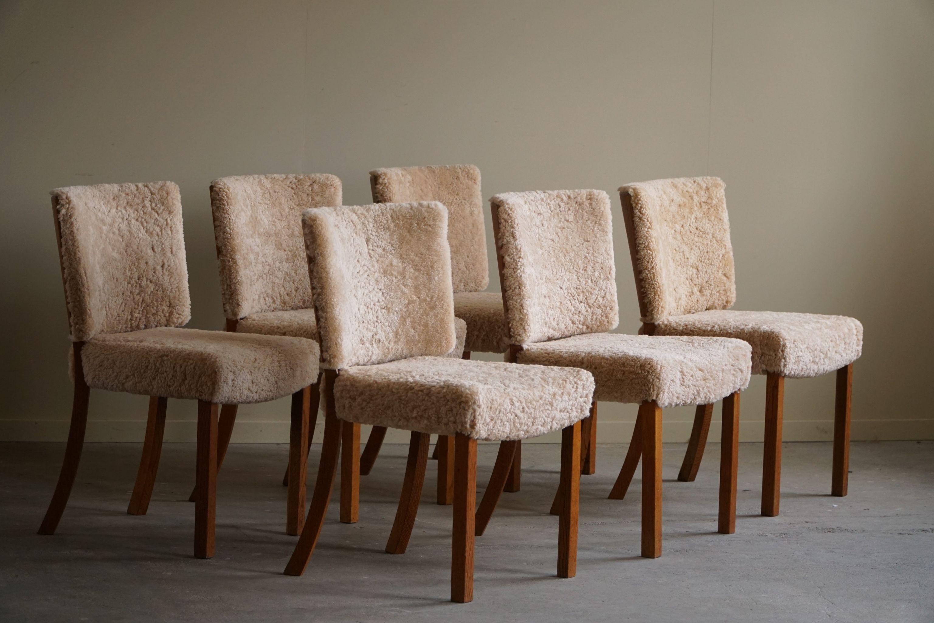 A rare set of 6 classic dining chairs / desk chairs, attributed to Kaj Gottlob for Fritz Hansen. Made in the 1940 - 1950s. Newly reupholstered in a great quality shearling lambswool, elegant shaped legs made in solid oak. The general impression is