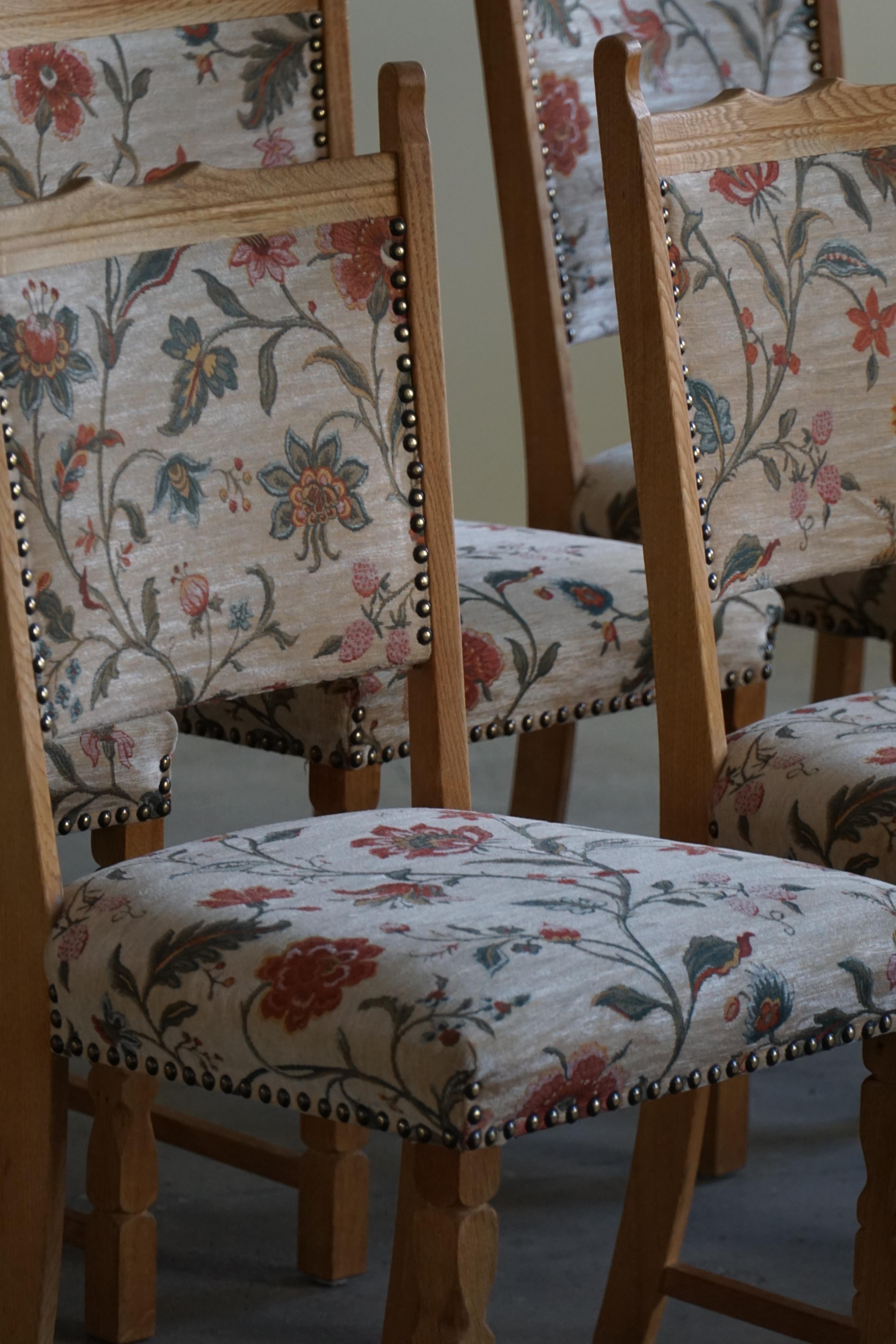A Set of 6 Dining Room Chairs in Oak & Fabric by a Danish Cabinetmaker, 1950s For Sale 5