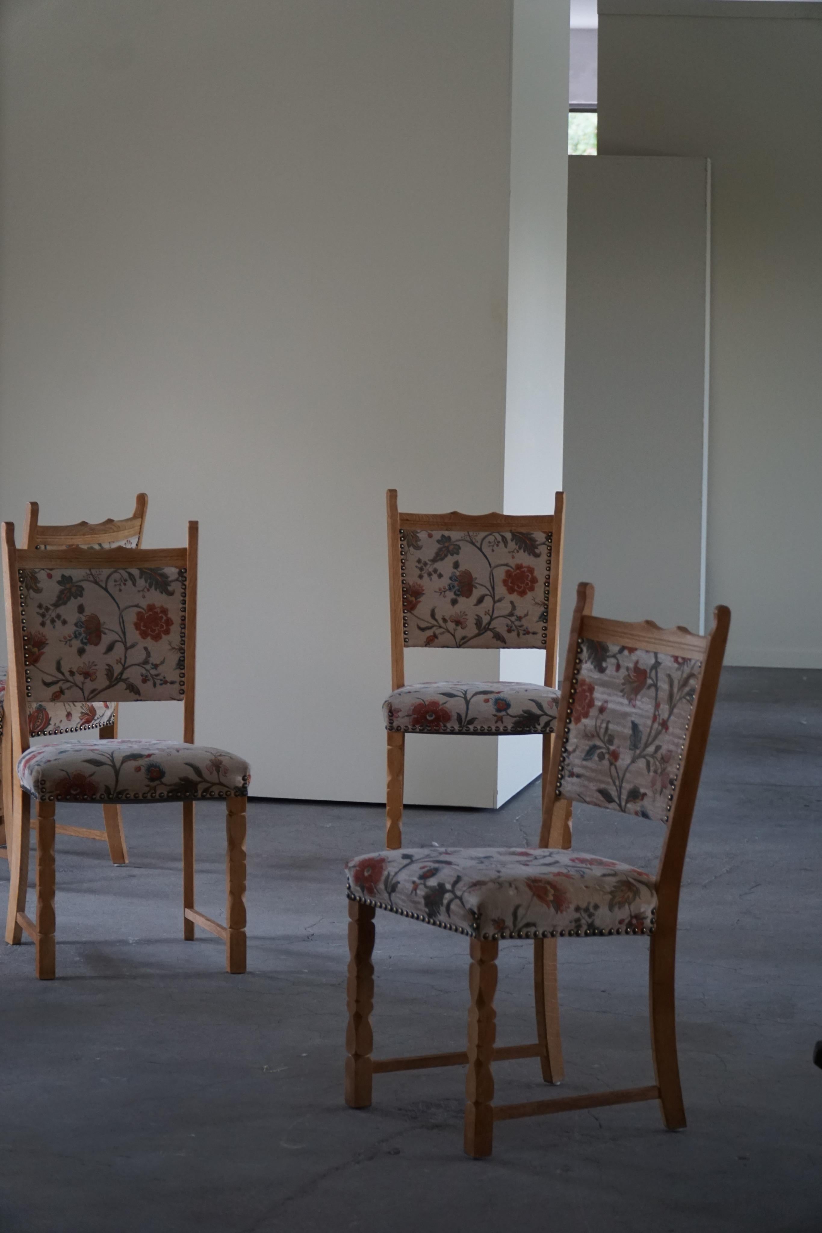 A Set of 6 Dining Room Chairs in Oak & Fabric by a Danish Cabinetmaker, 1950s For Sale 6