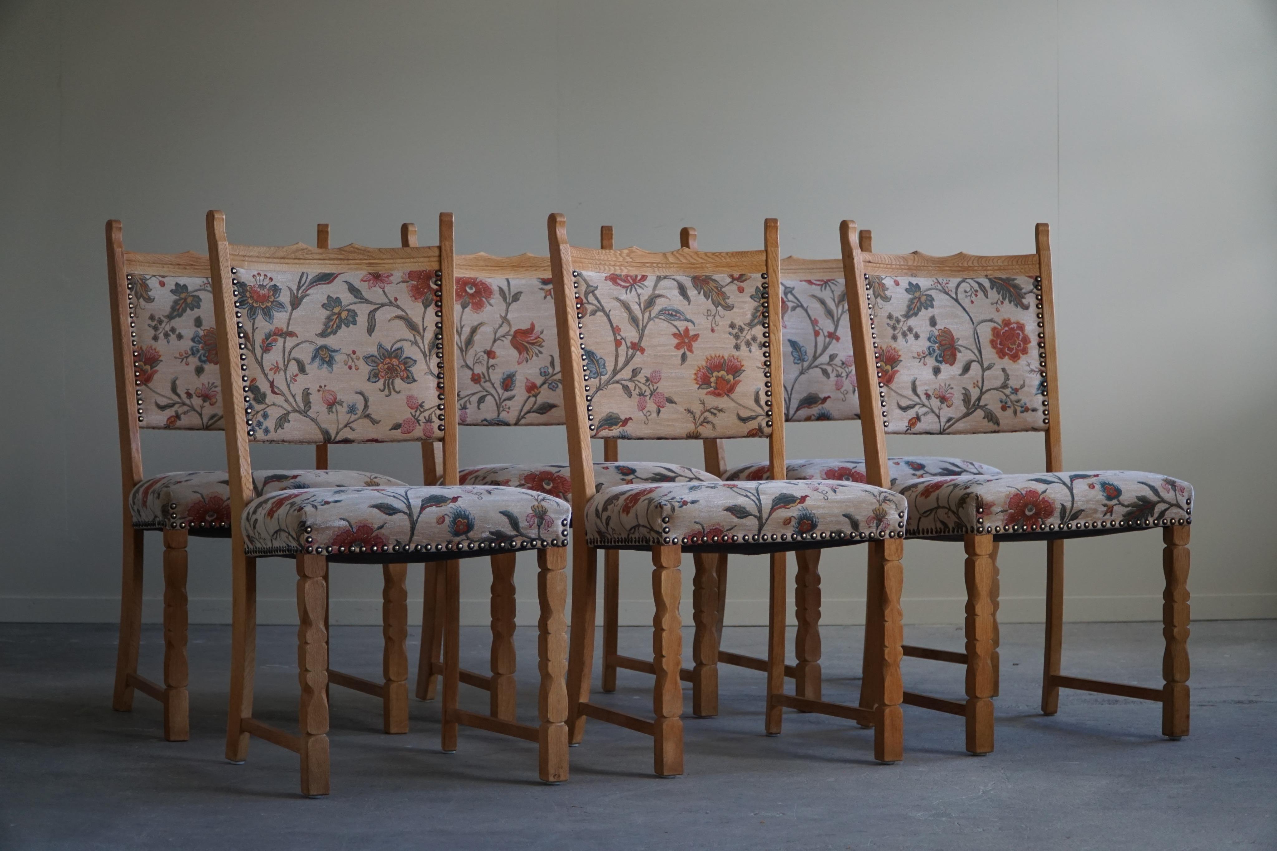 A Set of 6 Dining Room Chairs in Oak & Fabric by a Danish Cabinetmaker, 1950s For Sale 7