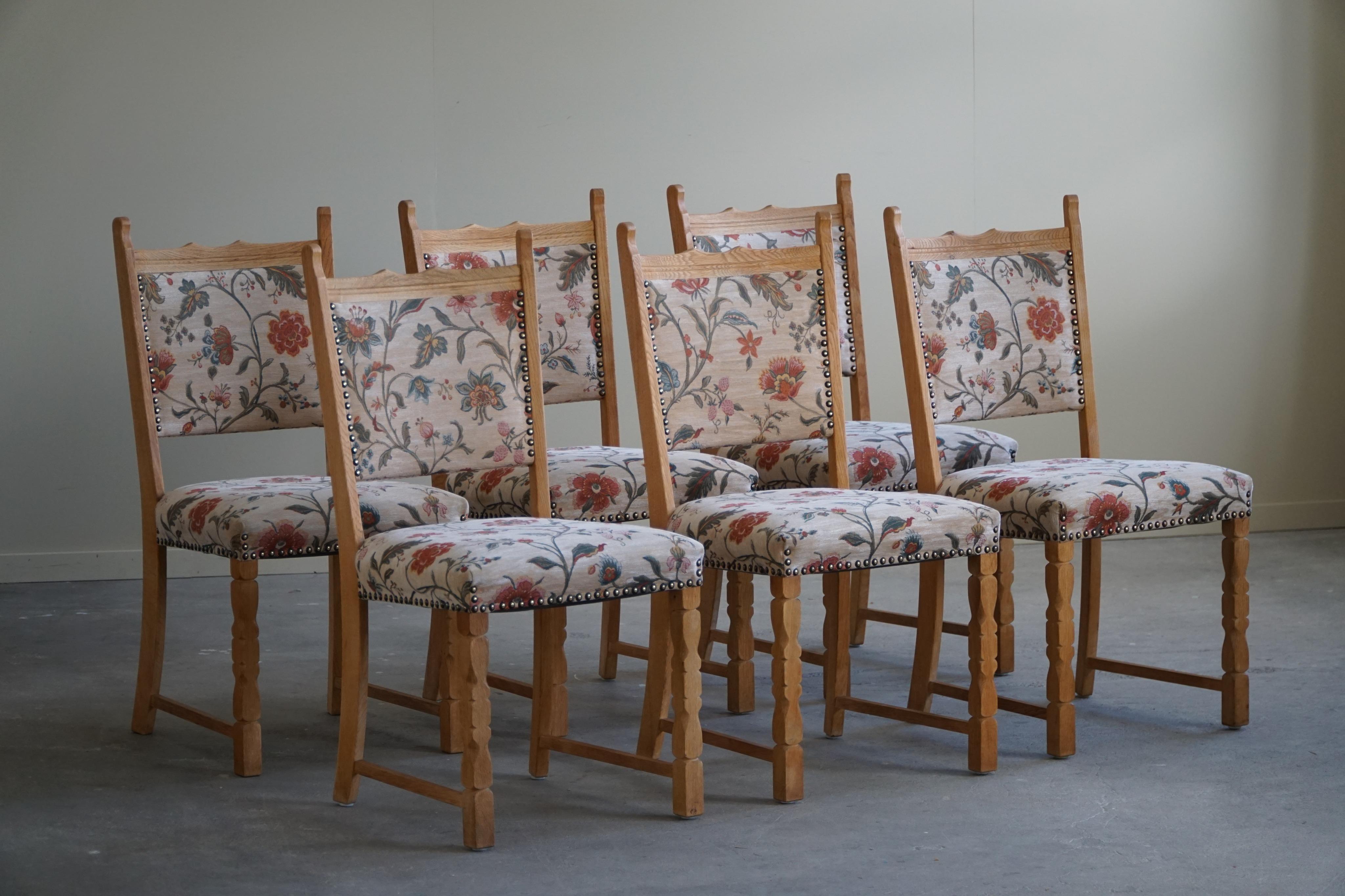 A Set of 6 Dining Room Chairs in Oak & Fabric by a Danish Cabinetmaker, 1950s For Sale 9