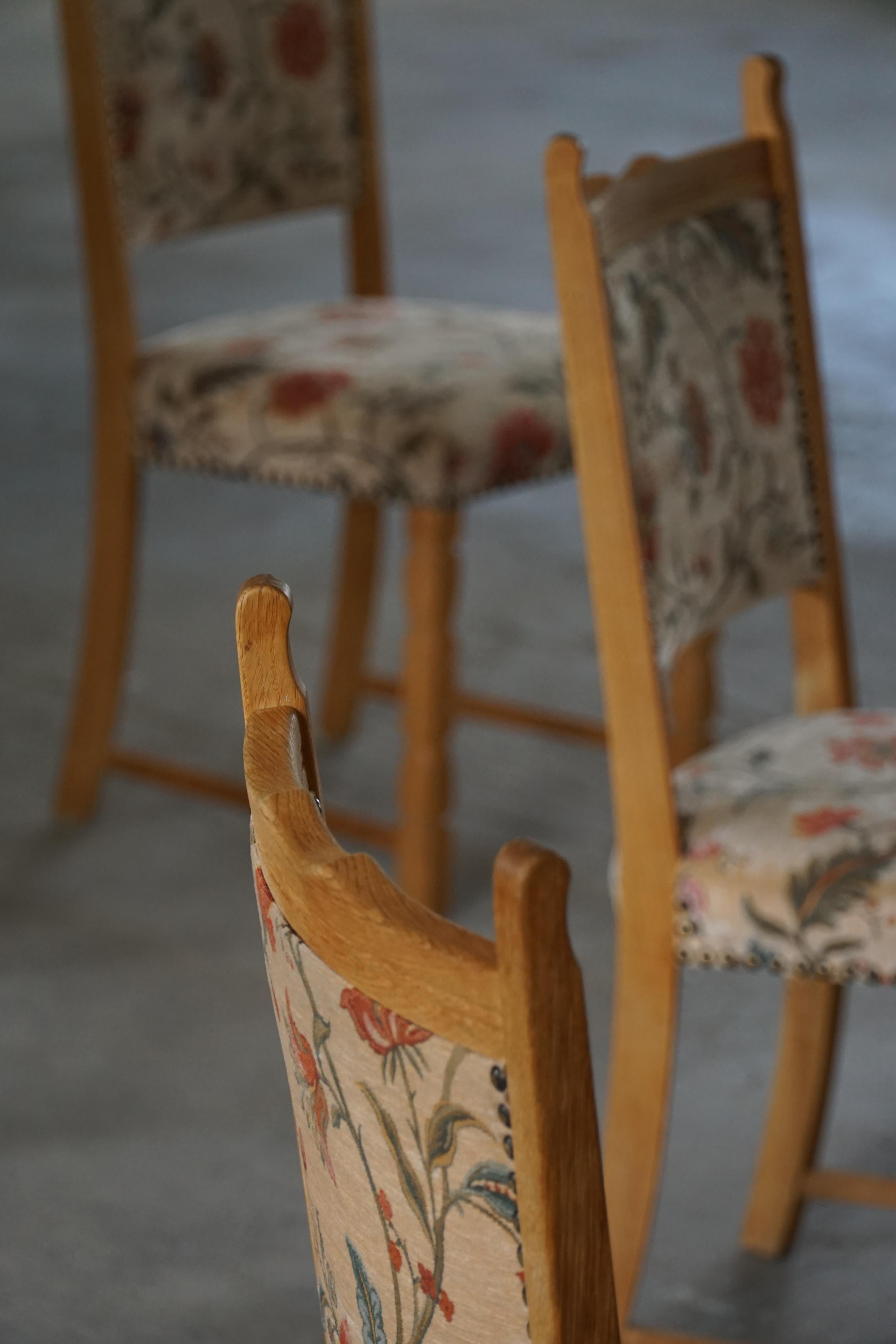A Set of 6 Dining Room Chairs in Oak & Fabric by a Danish Cabinetmaker, 1950s For Sale 15