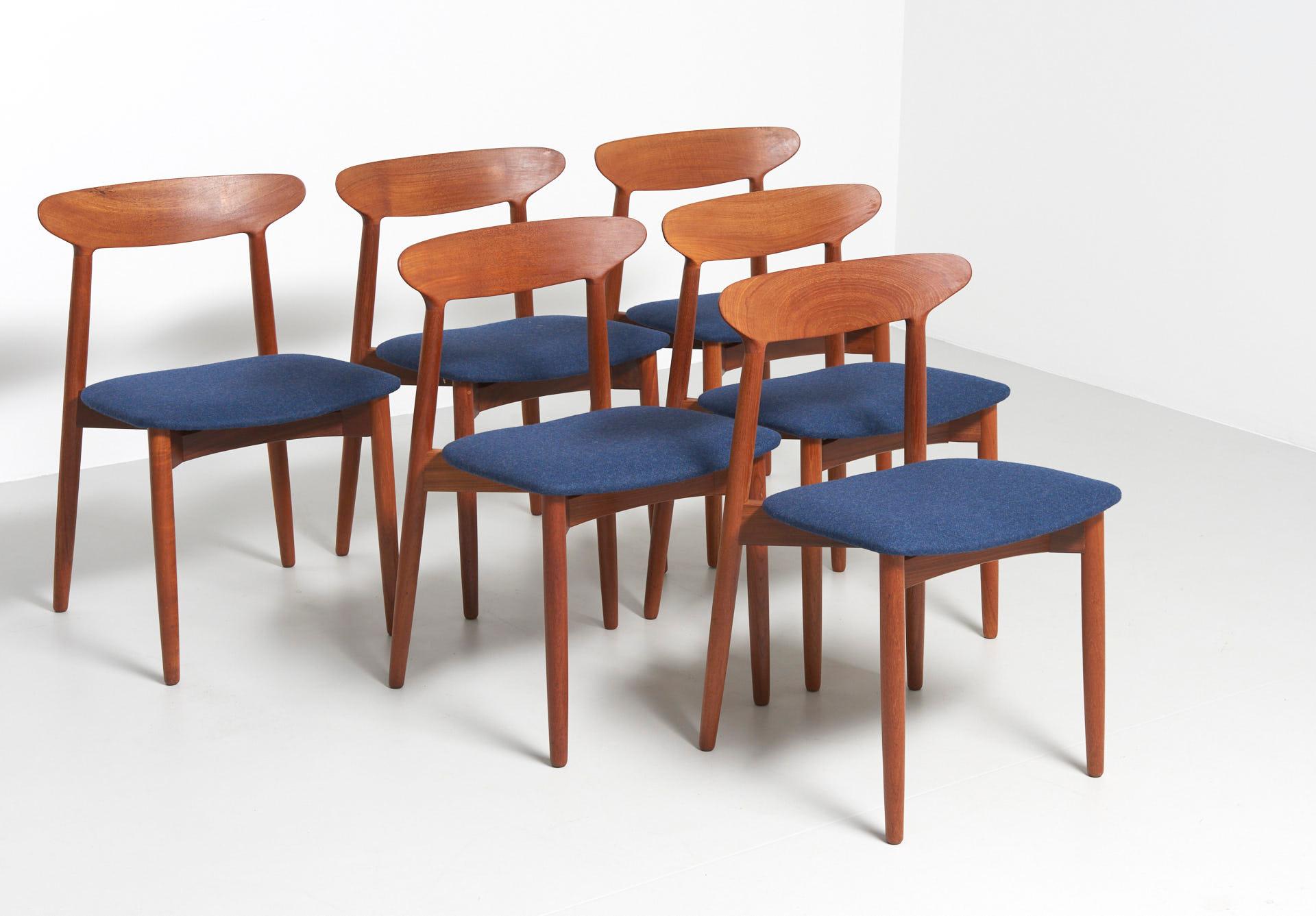 A set of 6 teak dining chairs, Model 59. Design by Harry Østergaard in 1959, made by A/S Randers Møbelfabrik Denmark. Completely restored and reupholstered in soft denim blue felt.