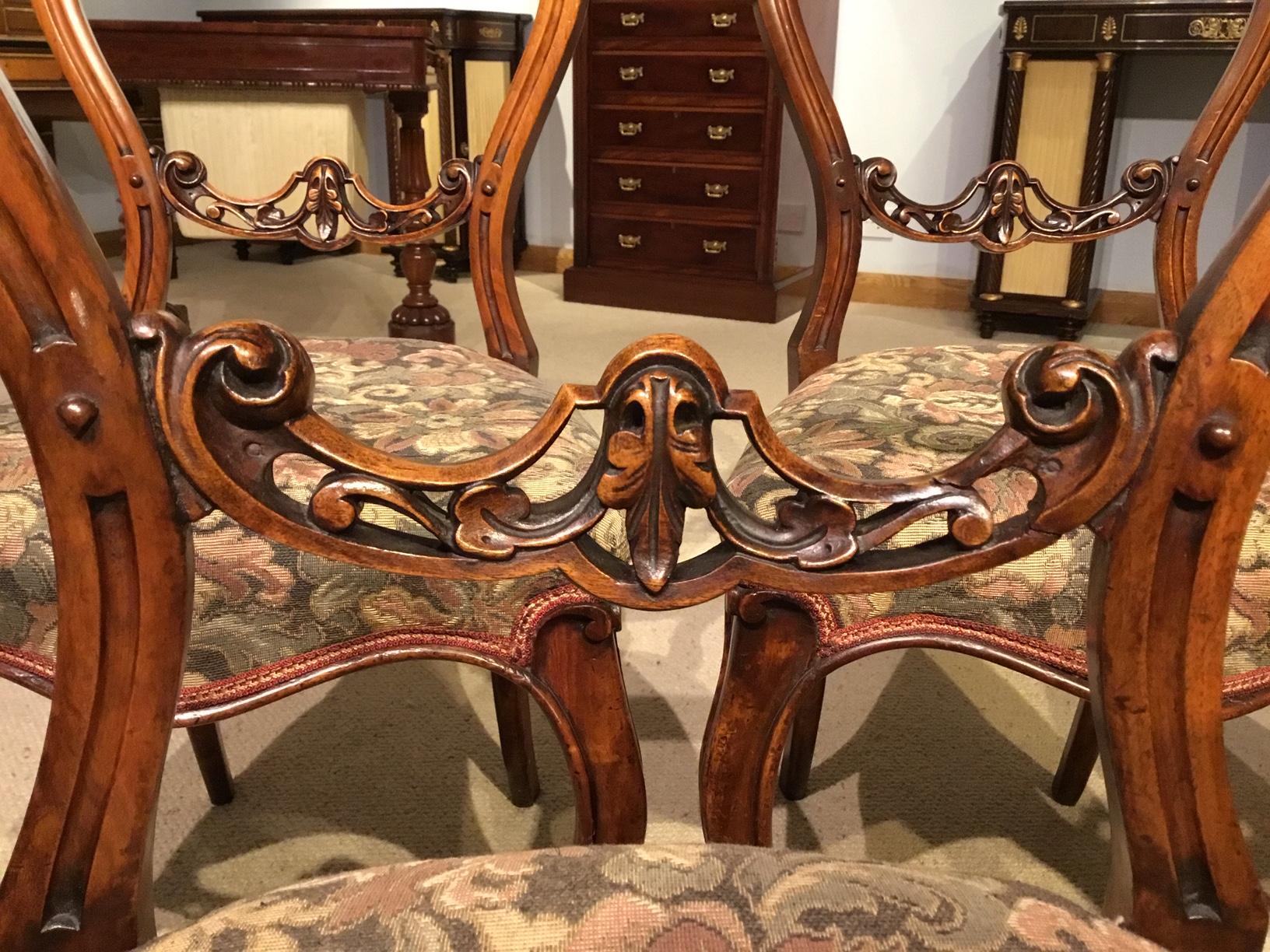 Set of 6 English Victorian Walnut Dining Chairs In Excellent Condition For Sale In Darwen, GB