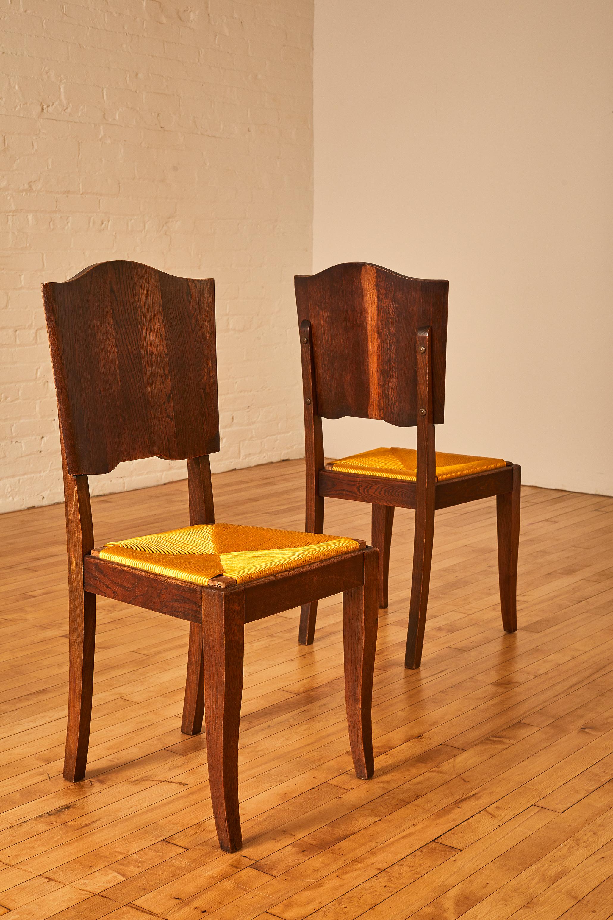 Set of 6 French Oak & Rush Scalloped Back Dining Chairs In Good Condition In Long Island City, NY