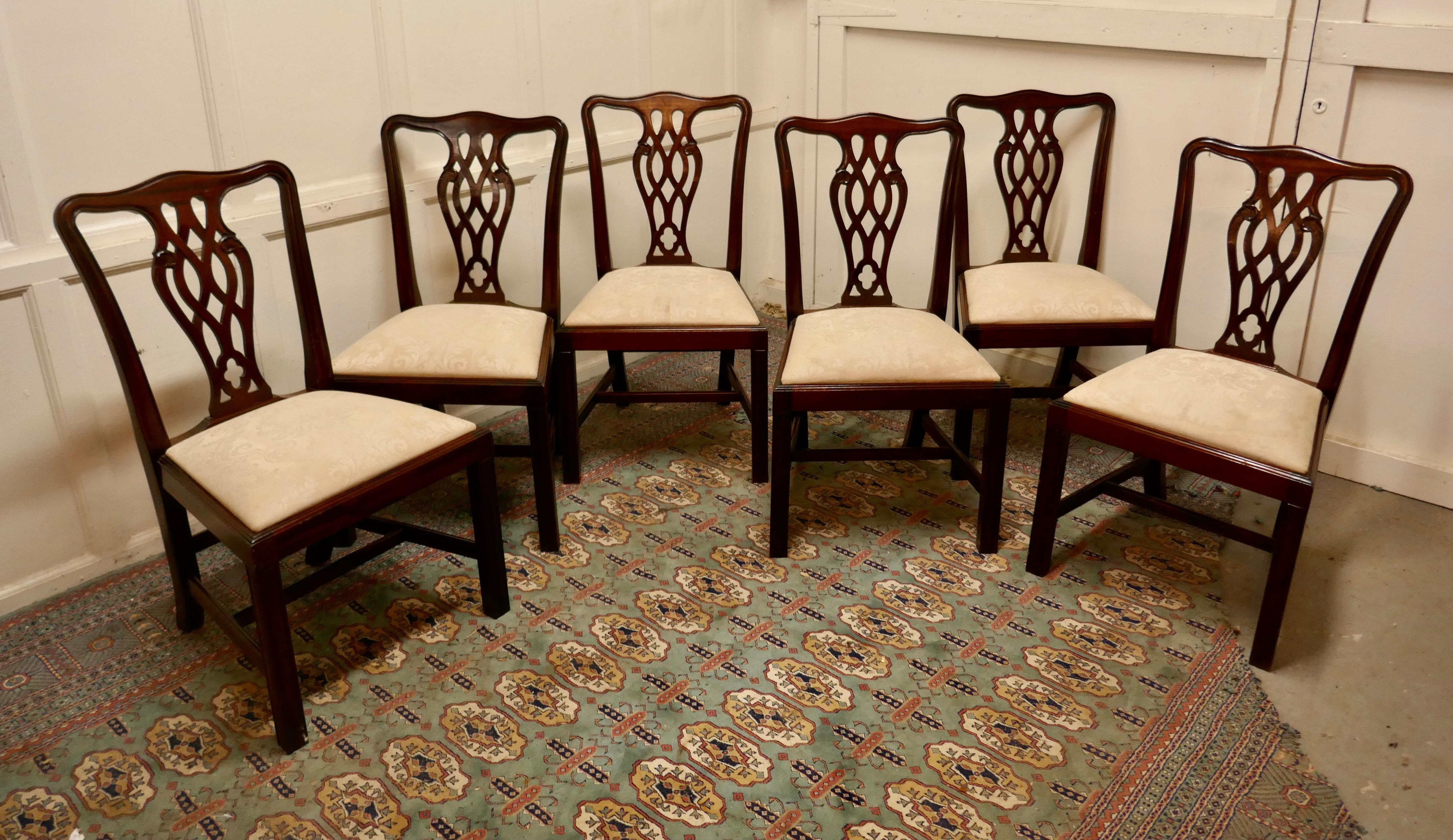 A Set of 6 Good Quality Chippendale Style Dining Chairs     In Good Condition For Sale In Chillerton, Isle of Wight