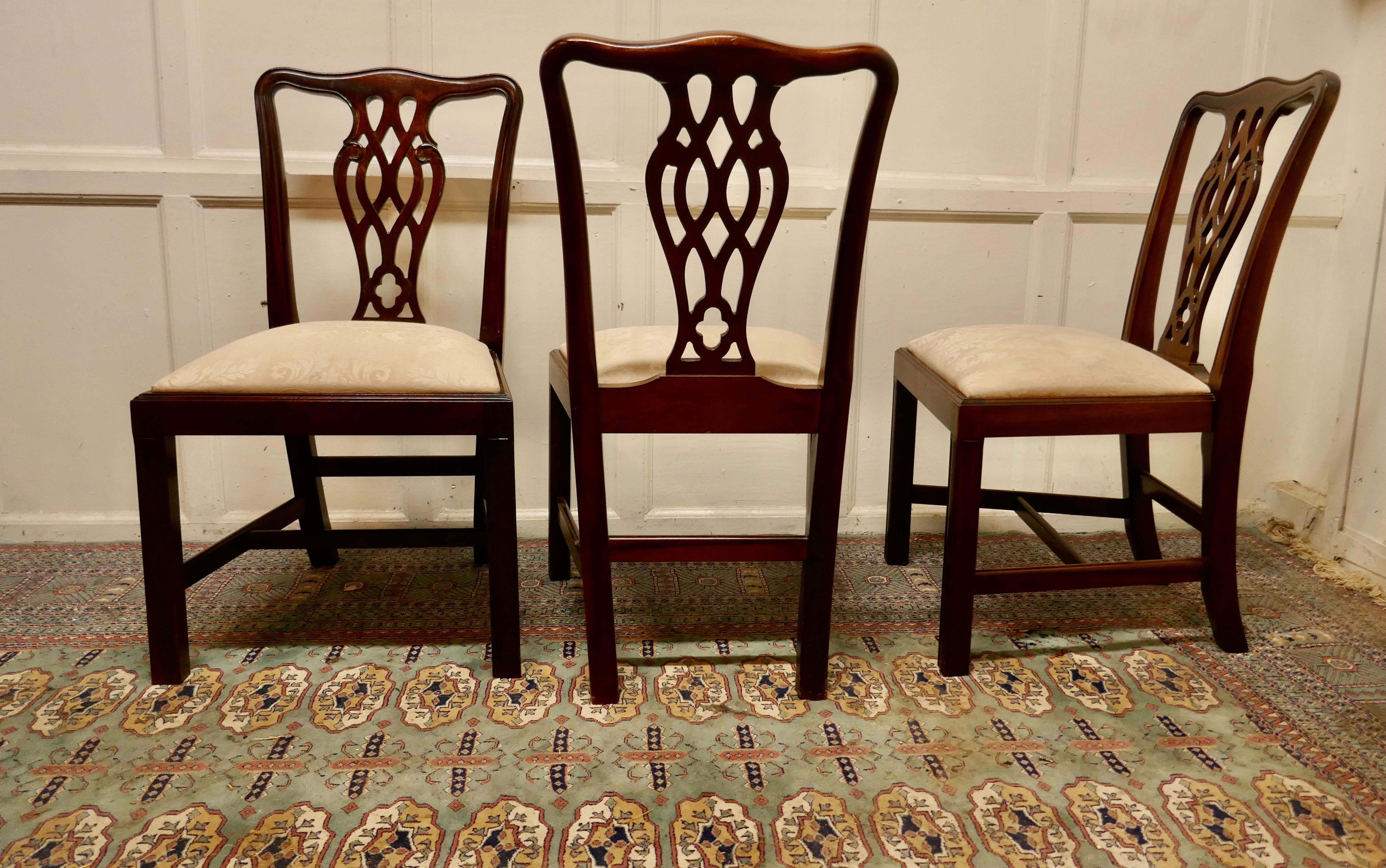 20th Century Set of 6 Good Quality Chippendale Style Mahogany Dining Chairs