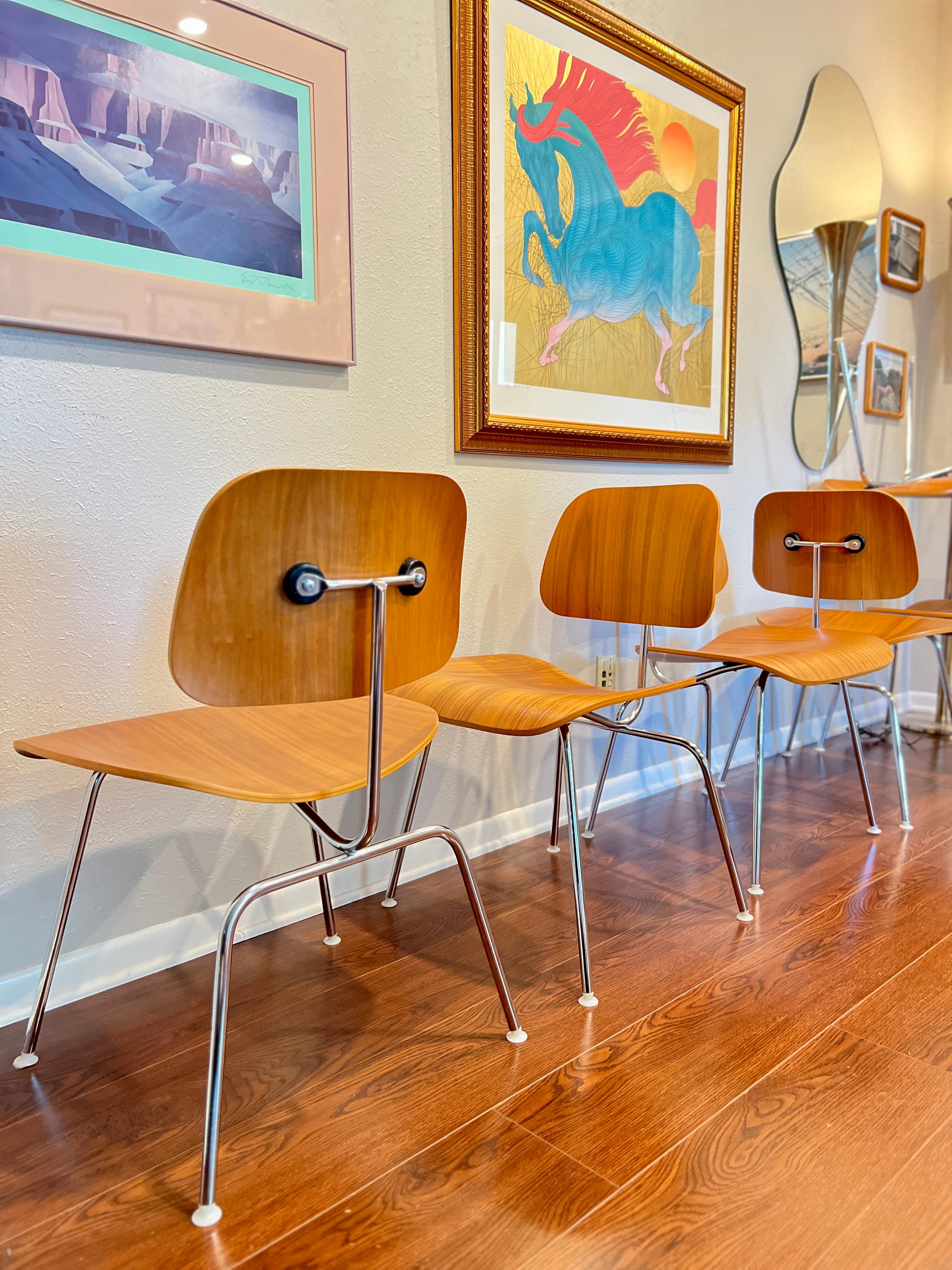 Mid-Century Modern A set of 6 Herman Miller DCM chairs circa 2008. Recently refurbished