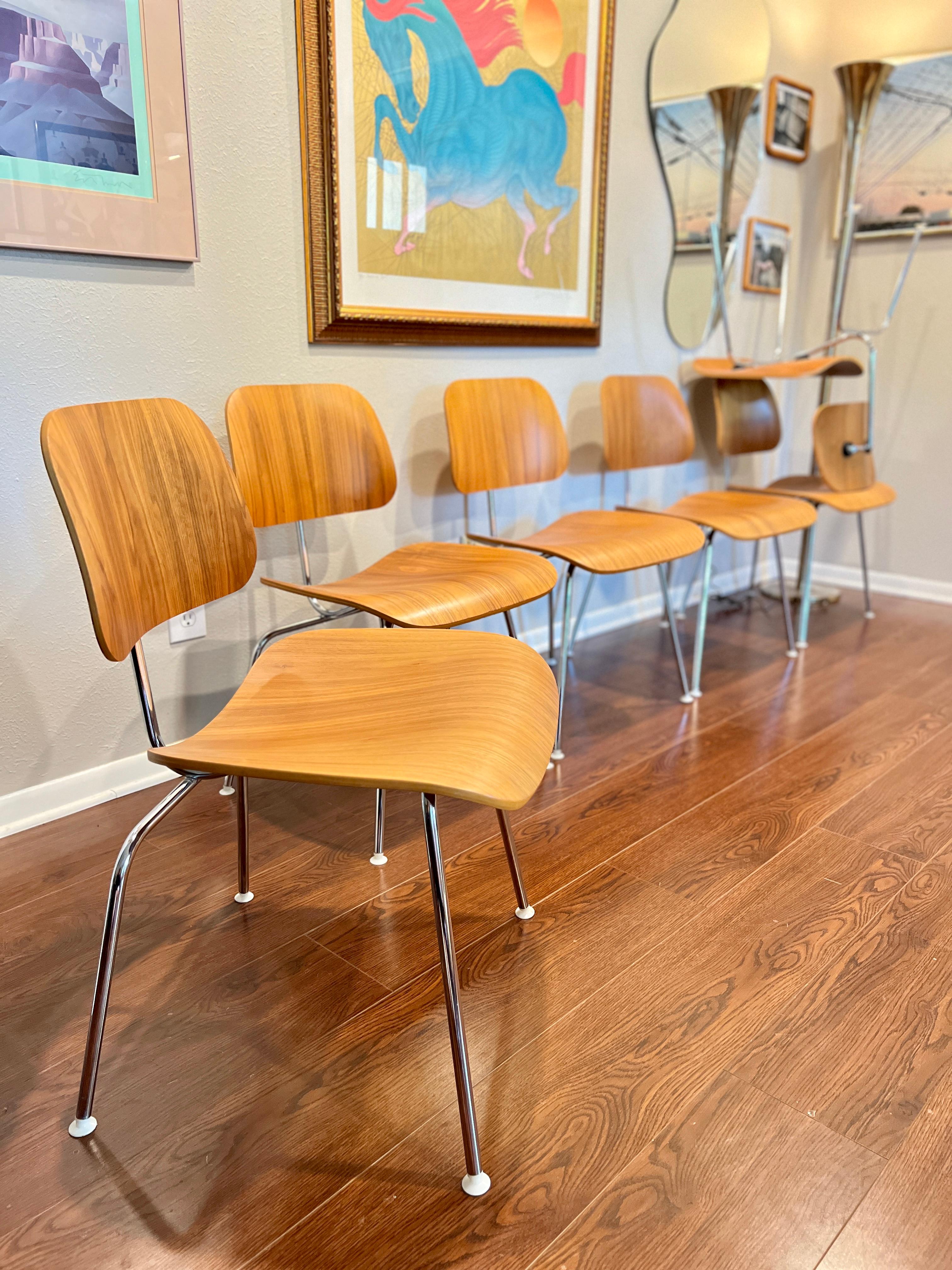A set of 6 Herman Miller DCM chairs circa 2008. Recently refurbished In Good Condition In Houston, TX