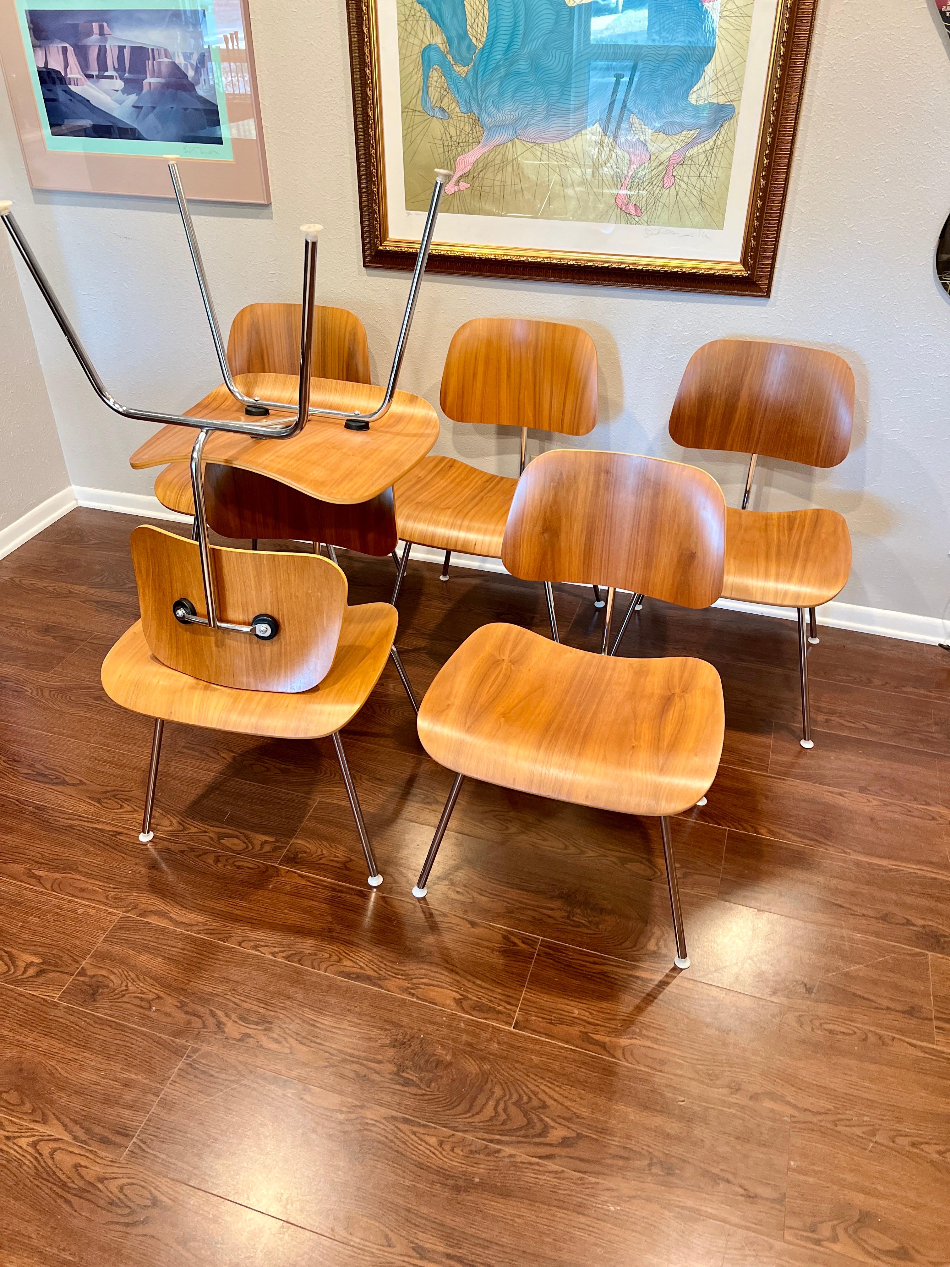 Contemporary A set of 6 Herman Miller DCM chairs circa 2008. Recently refurbished