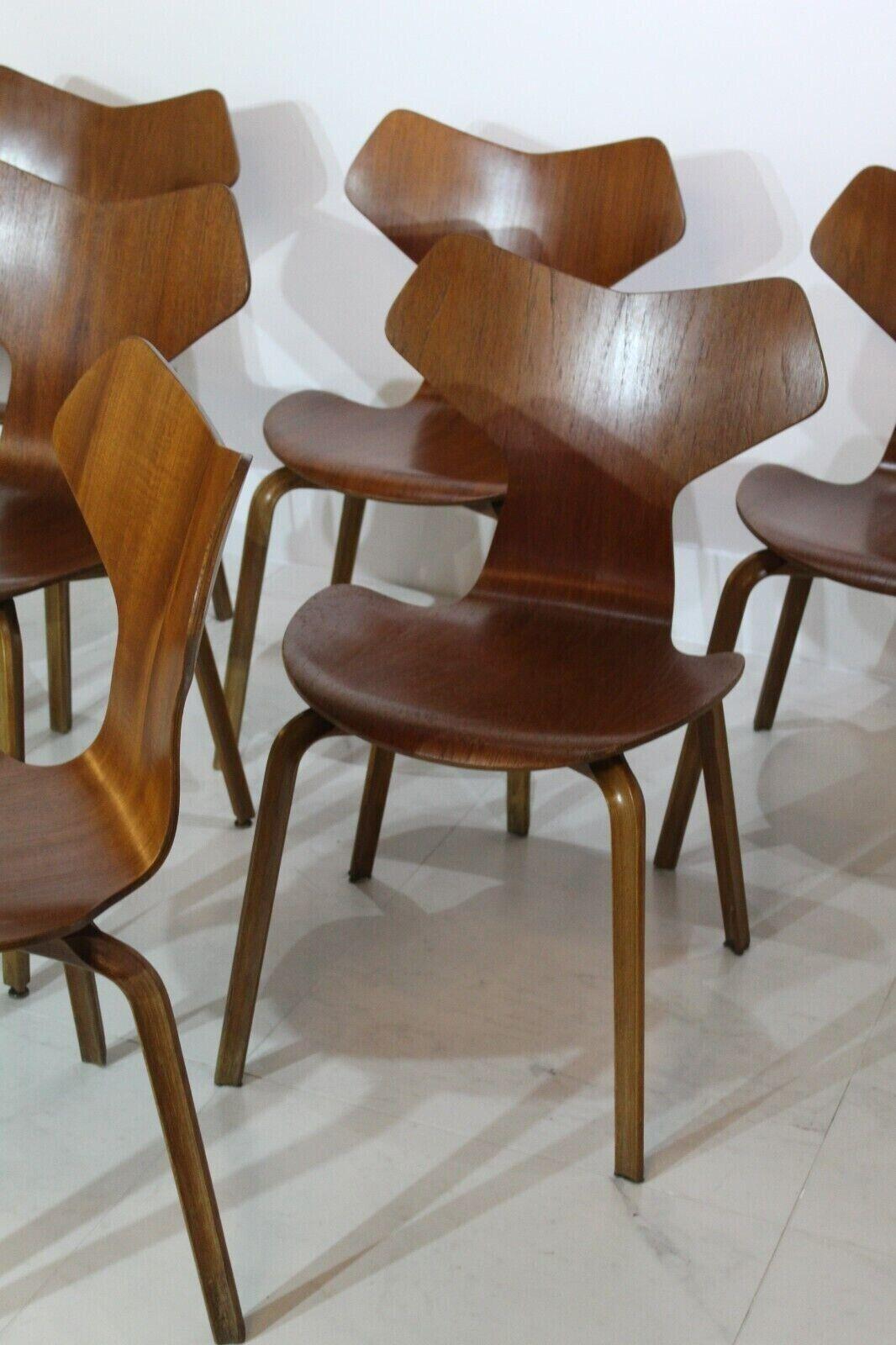 Danish Arne Jacobsen, Set of 6 Iconic Grand Prix 3130 Chairs