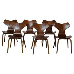 Vintage Arne Jacobsen, Set of 6 Iconic Grand Prix 3130 Chairs