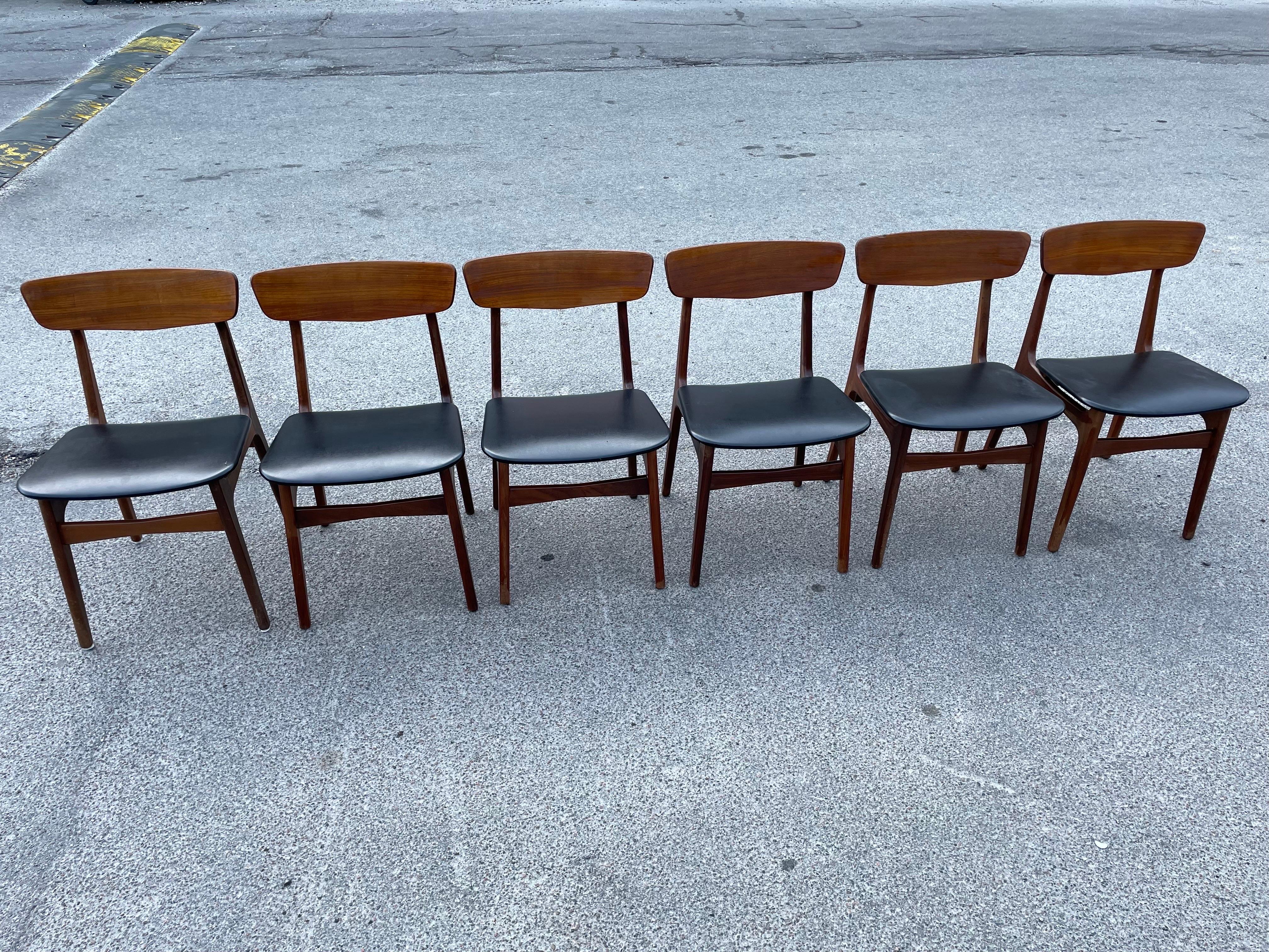 Set of 6 Midcentury Danish Chairs in Teak by Schiønning & Elgaard, 1960s For Sale 4