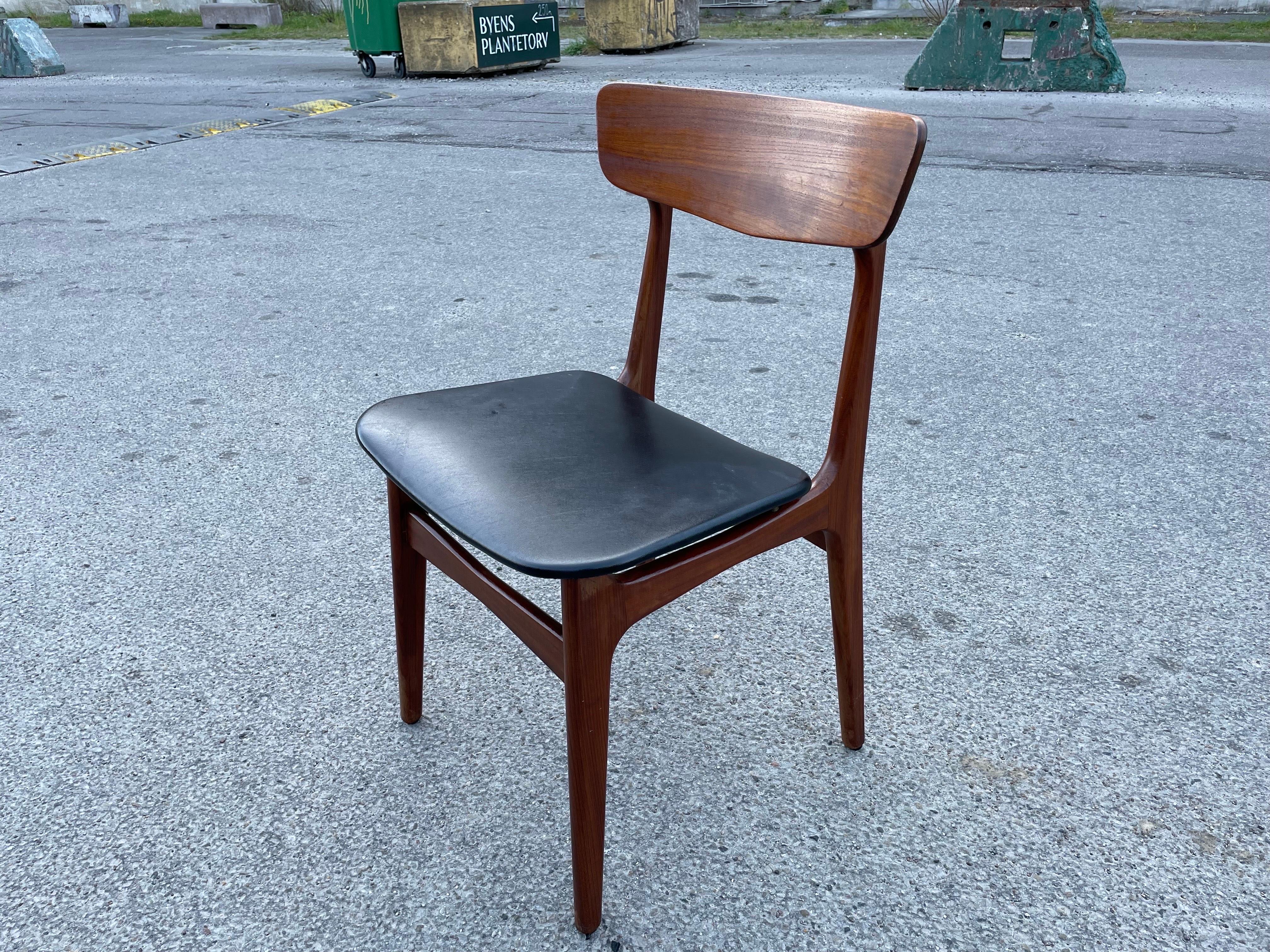 Set of 6 Midcentury Danish Chairs in Teak by Schiønning & Elgaard, 1960s For Sale 7
