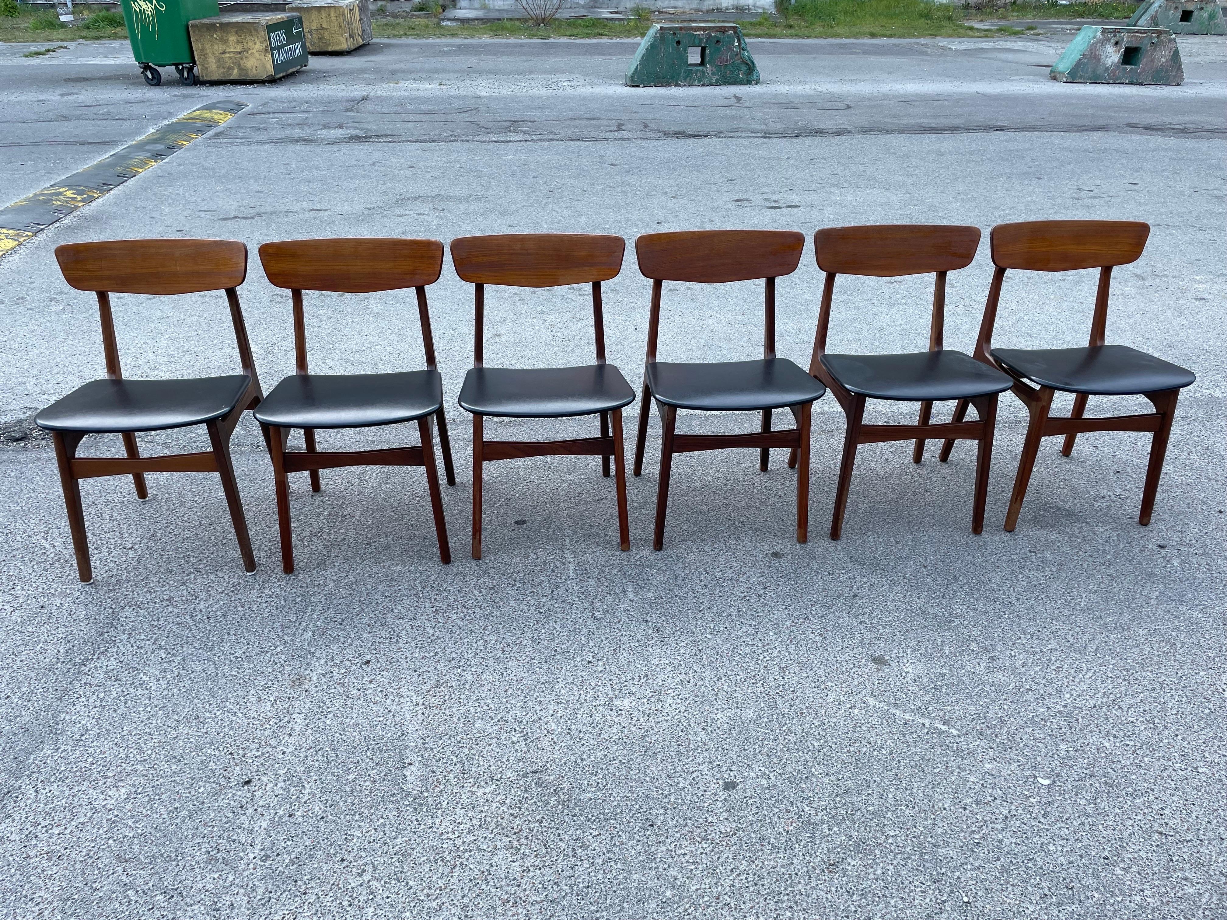 Mid-20th Century Set of 6 Midcentury Danish Chairs in Teak by Schiønning & Elgaard, 1960s For Sale