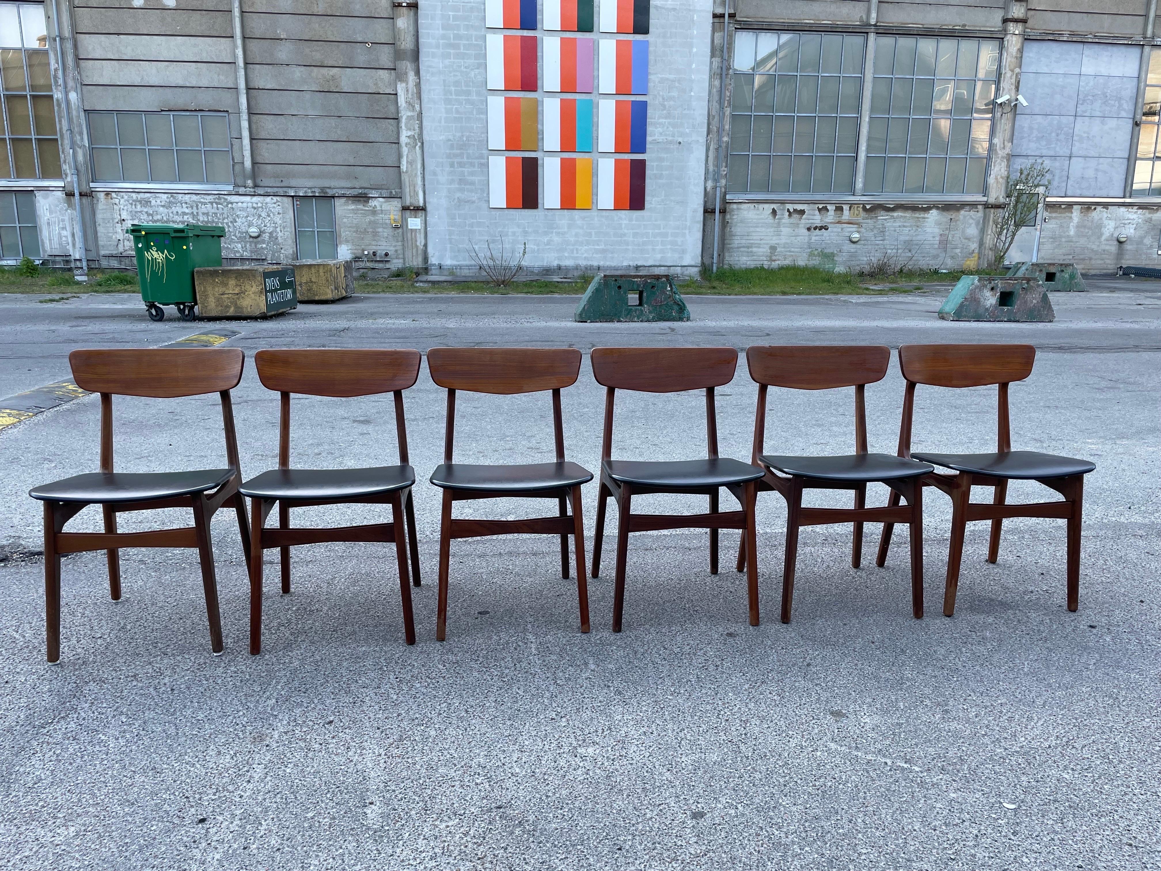 Set of 6 Midcentury Danish Chairs in Teak by Schiønning & Elgaard, 1960s For Sale 1