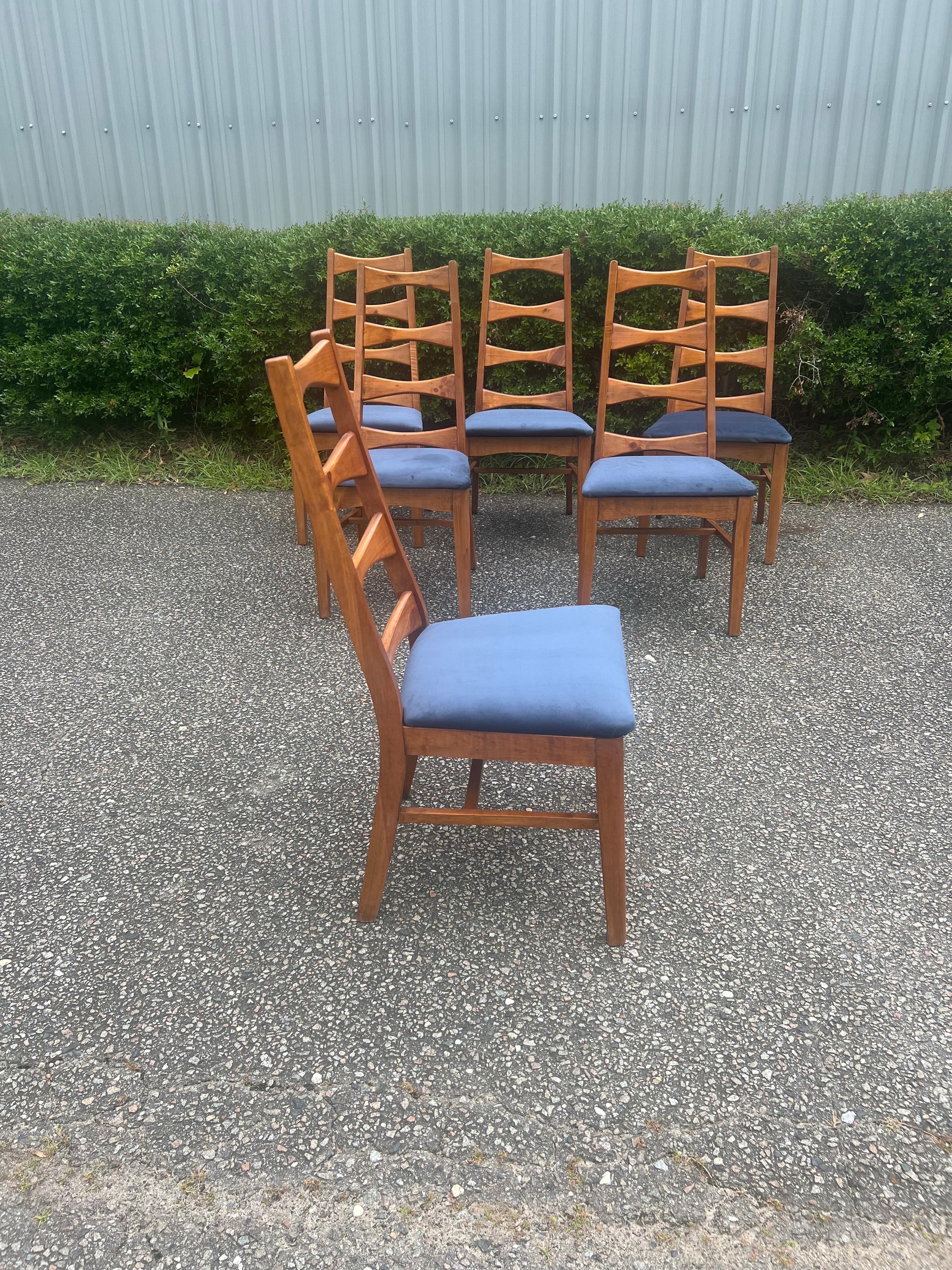 A set of 6  Mid-Century Modern Ladder Back/ Cat Eye Dining Chairs 4