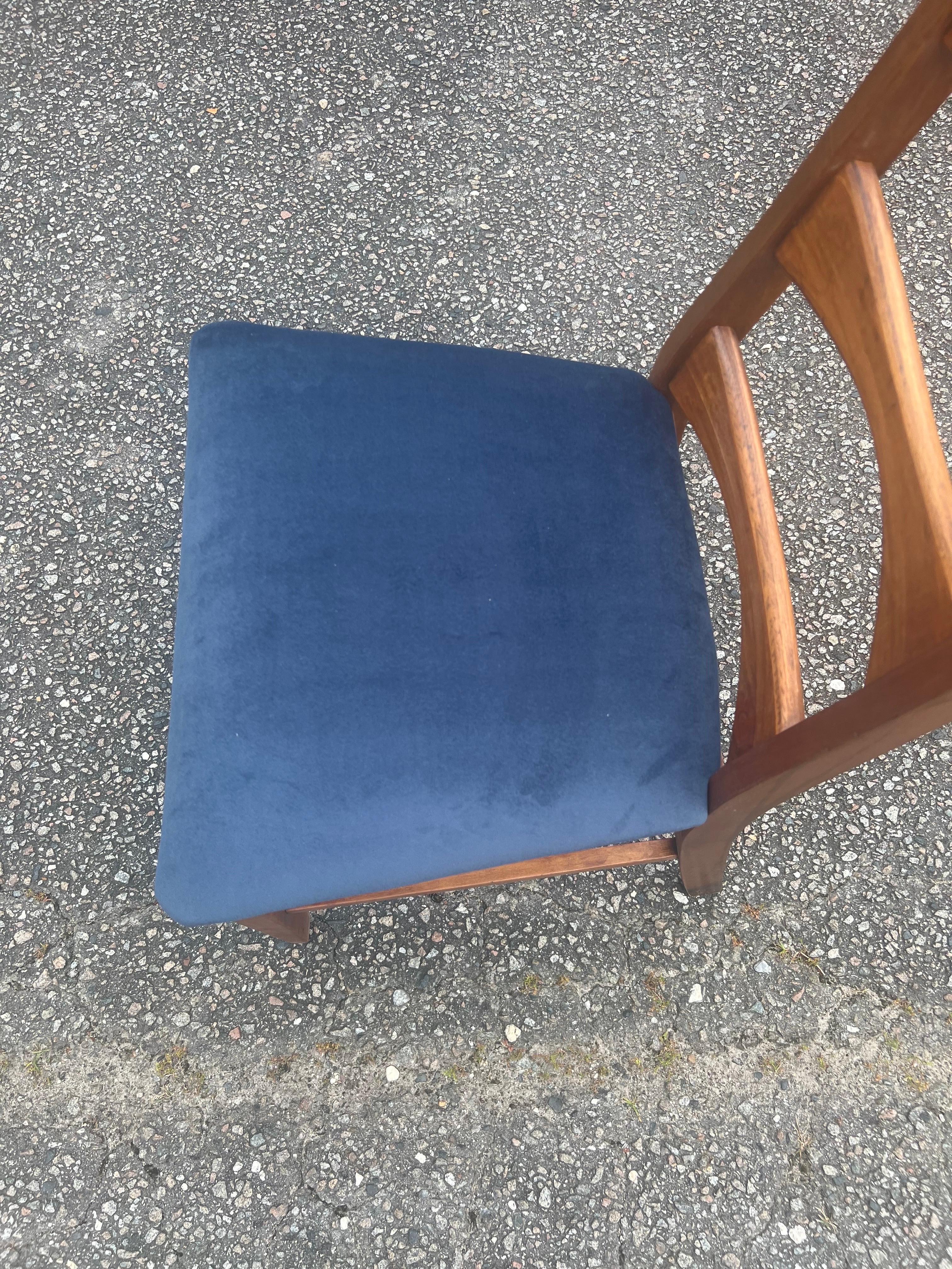 Mid-20th Century A set of 6  Mid-Century Modern Ladder Back/ Cat Eye Dining Chairs