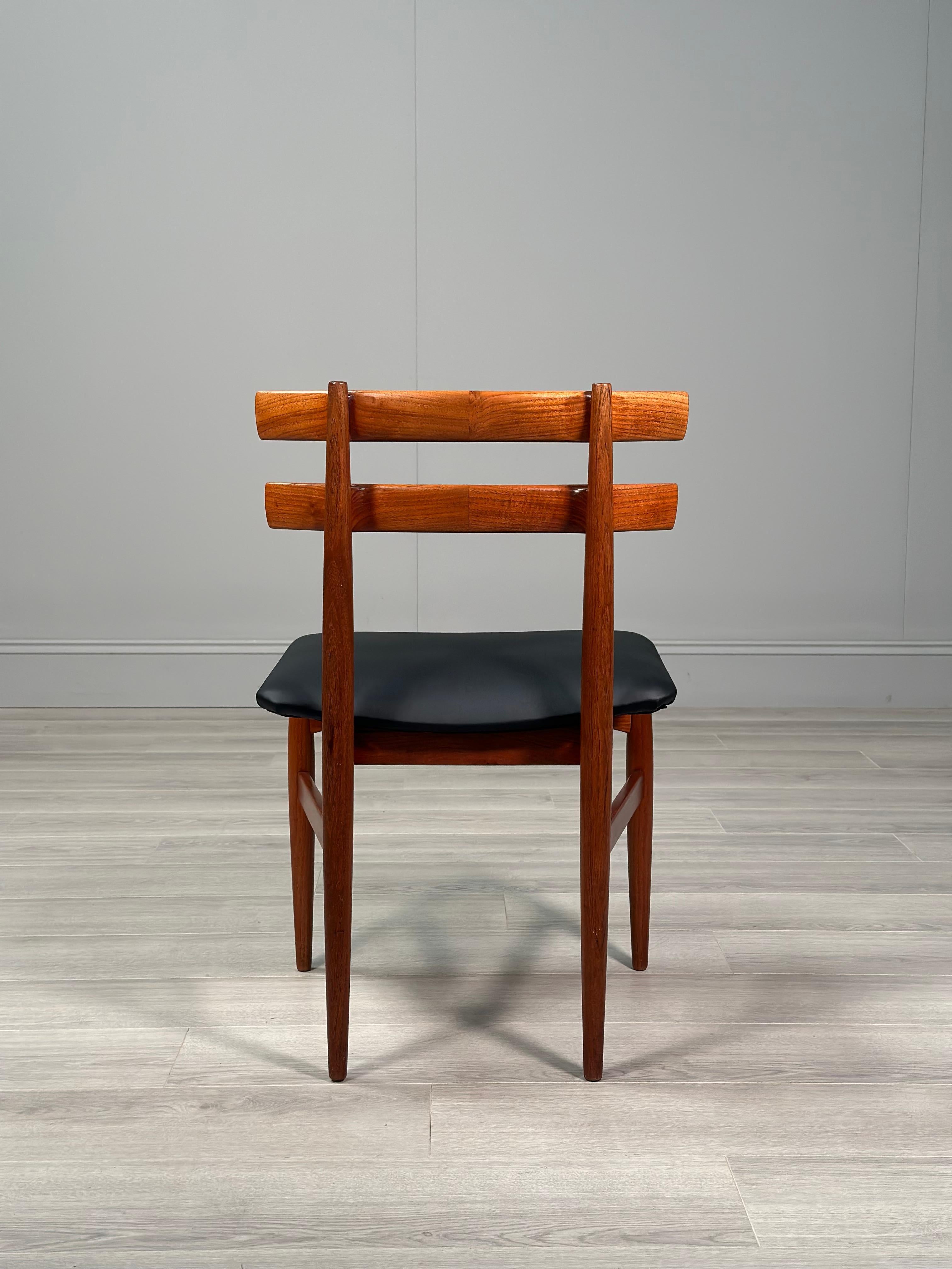A Set Of 6 Model 30 Dining Chairs By Poul Hundevad For Sale 4