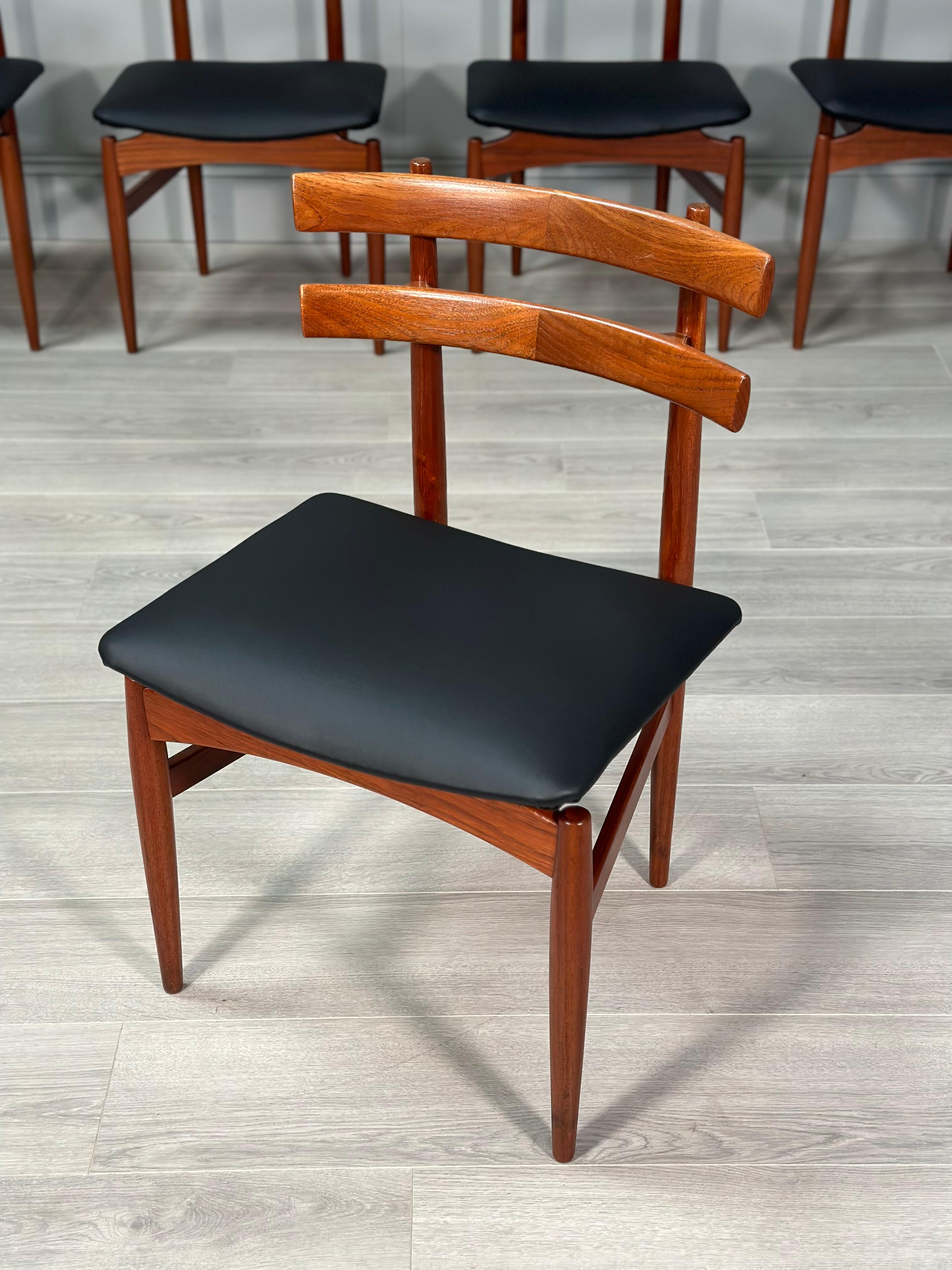 Mid-Century Modern Un ensemble de 6 chaises de salle à manger modèle 30 par Poul Hundevad en vente