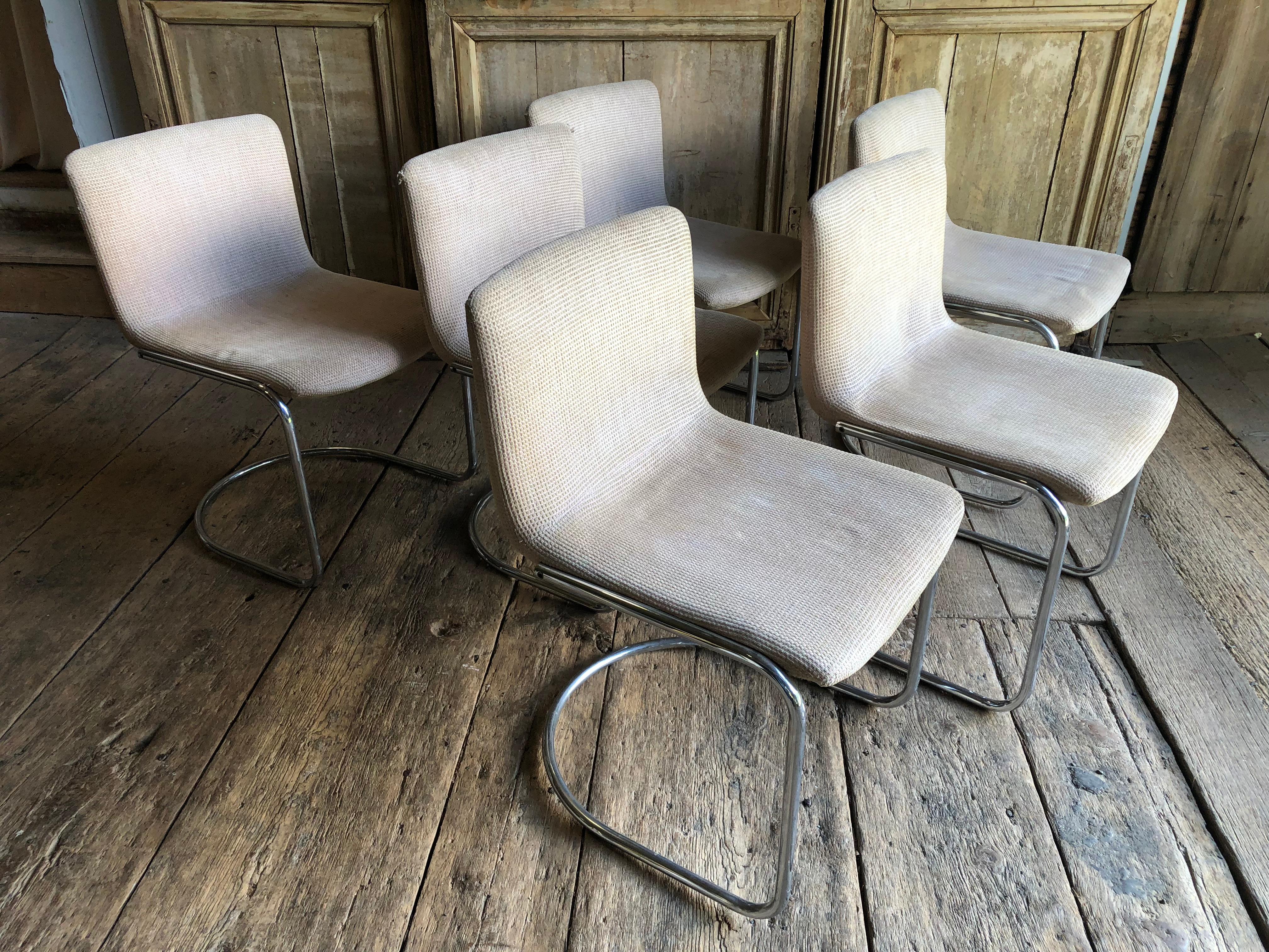 A set of 6 chromed tubular steel “Lens” dining chairs by Giovanni Offredi for Saporiti, Italia, circa 1960s, with upholstered seat and back. Signed on bottom Saporiti Italia.