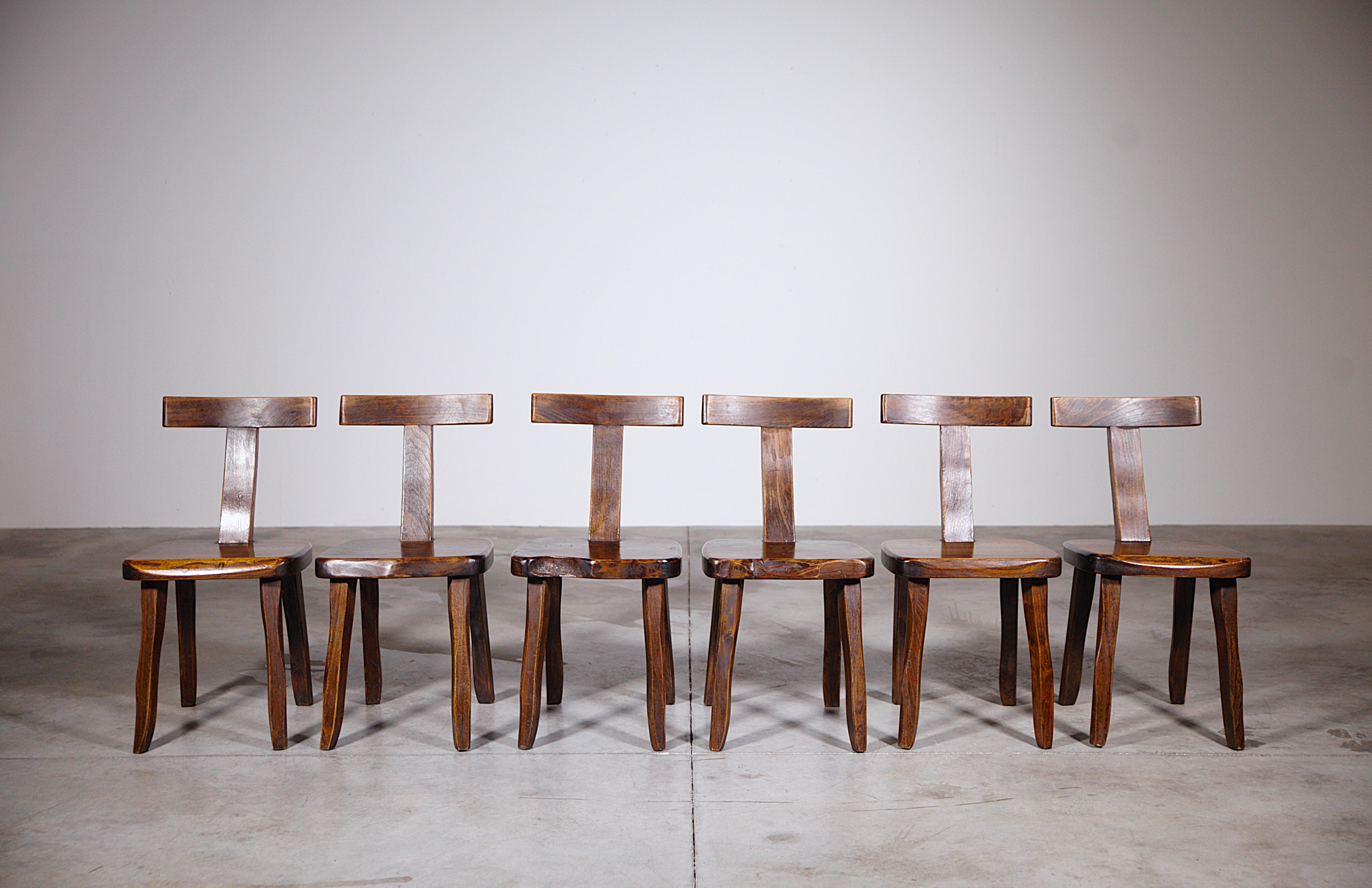A Set of 6 Mountain Dining Chairs by Aranjou France 1970's

In solid elmwood.

With a pretty T-shaped chair back

Incredible brown patina with shades of black

Quality manufacturing.

In good condition.