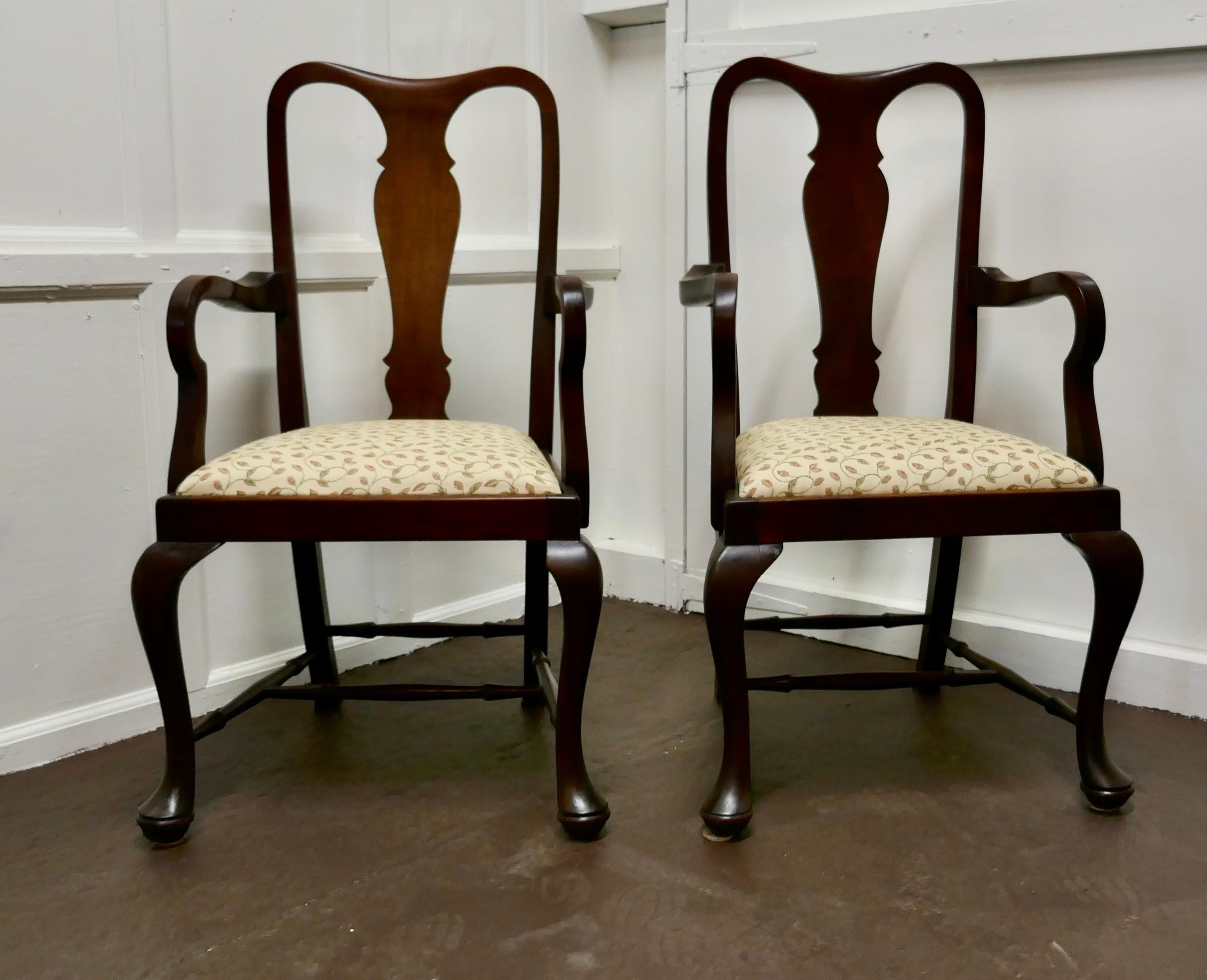 20th Century Set of 6 Queen Anne Style Mahogany Dining Chairs