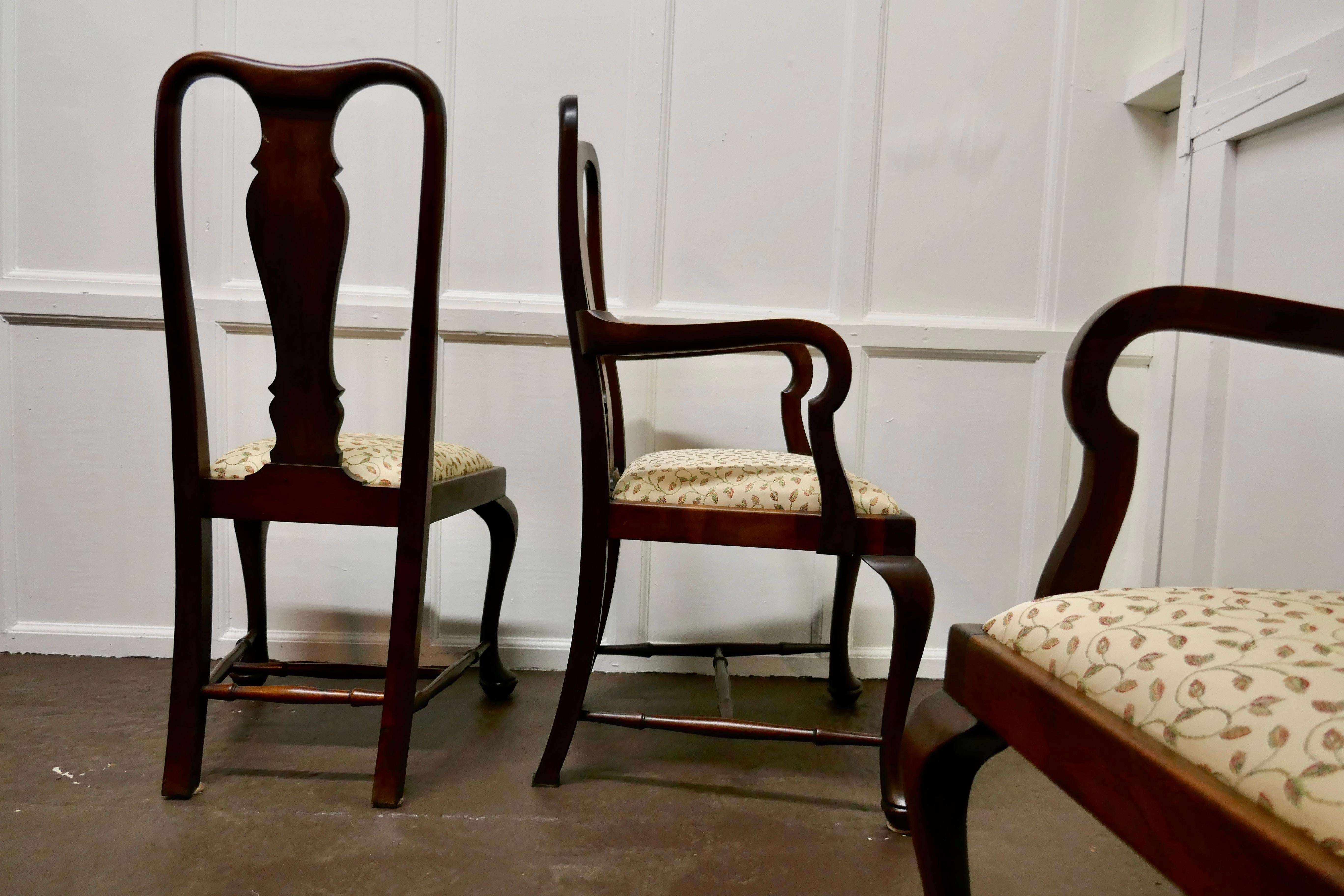 Set of 6 Queen Anne Style Mahogany Dining Chairs 2