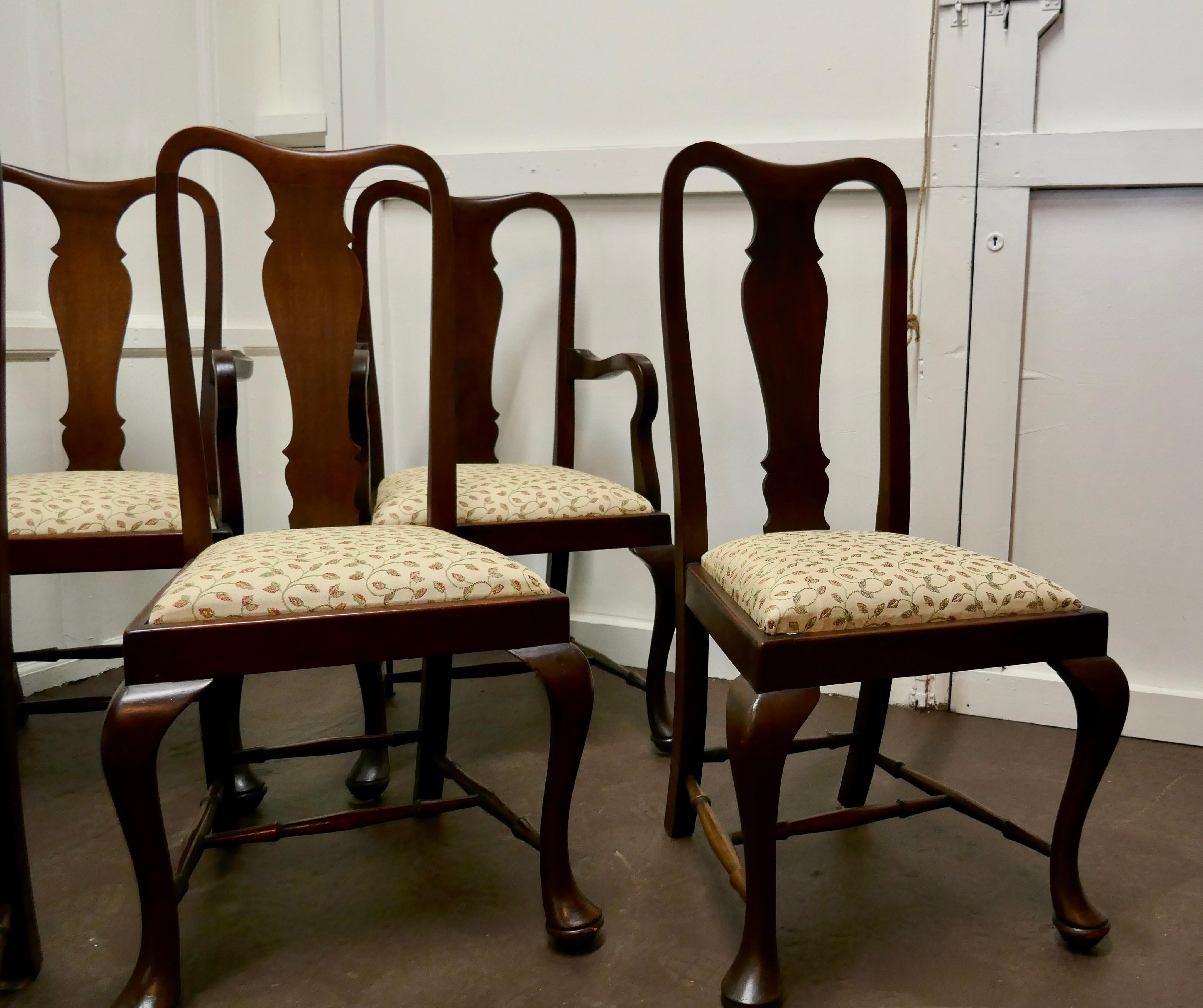 Set of 6 Queen Anne Style Mahogany Dining Chairs 3