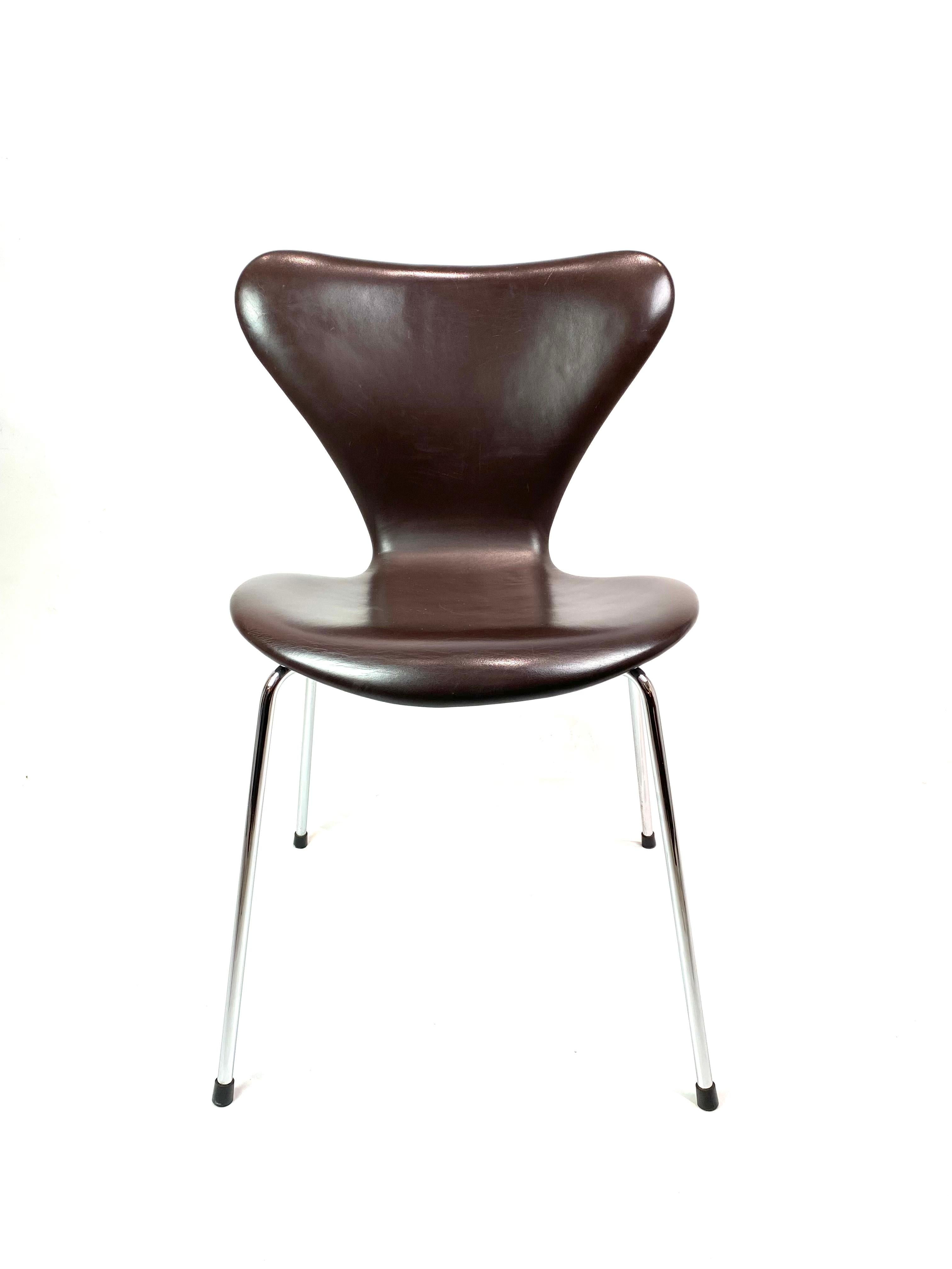 Set of 6 Seven Chairs, Model 3107, Designed by Arne Jacobsen 3