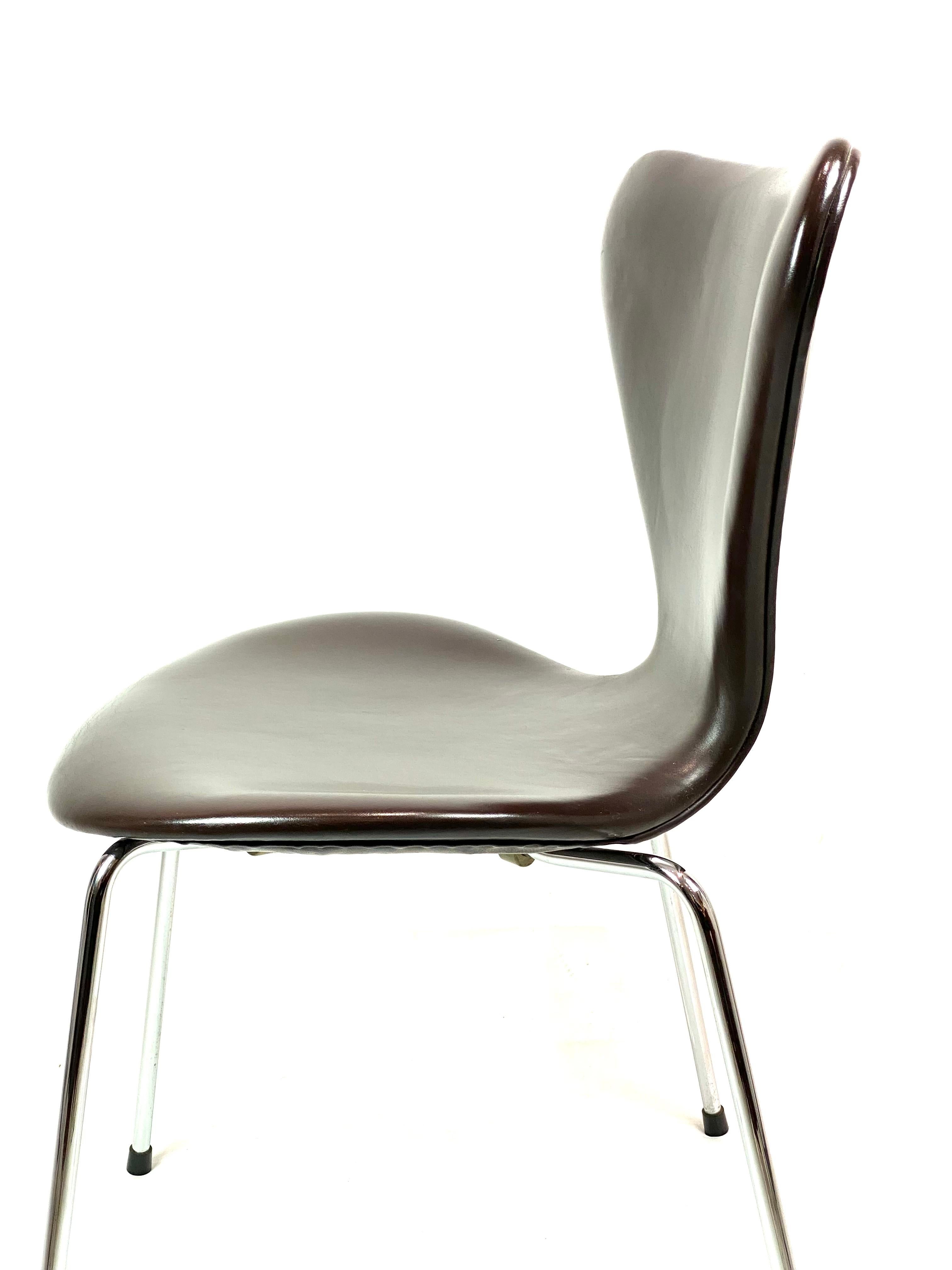 Metal Set of 6 Seven Chairs, Model 3107, Designed by Arne Jacobsen