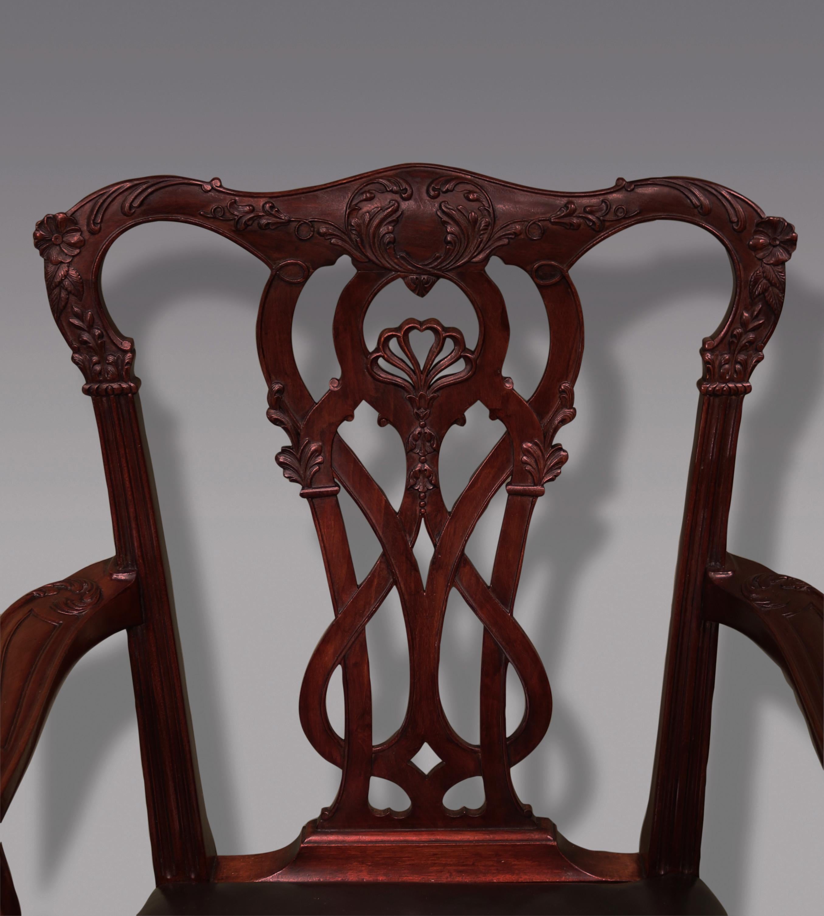 Set of 6 Single and 2 Arm Chippendale Revival Mahogany Dining Chairs In Good Condition For Sale In London, GB