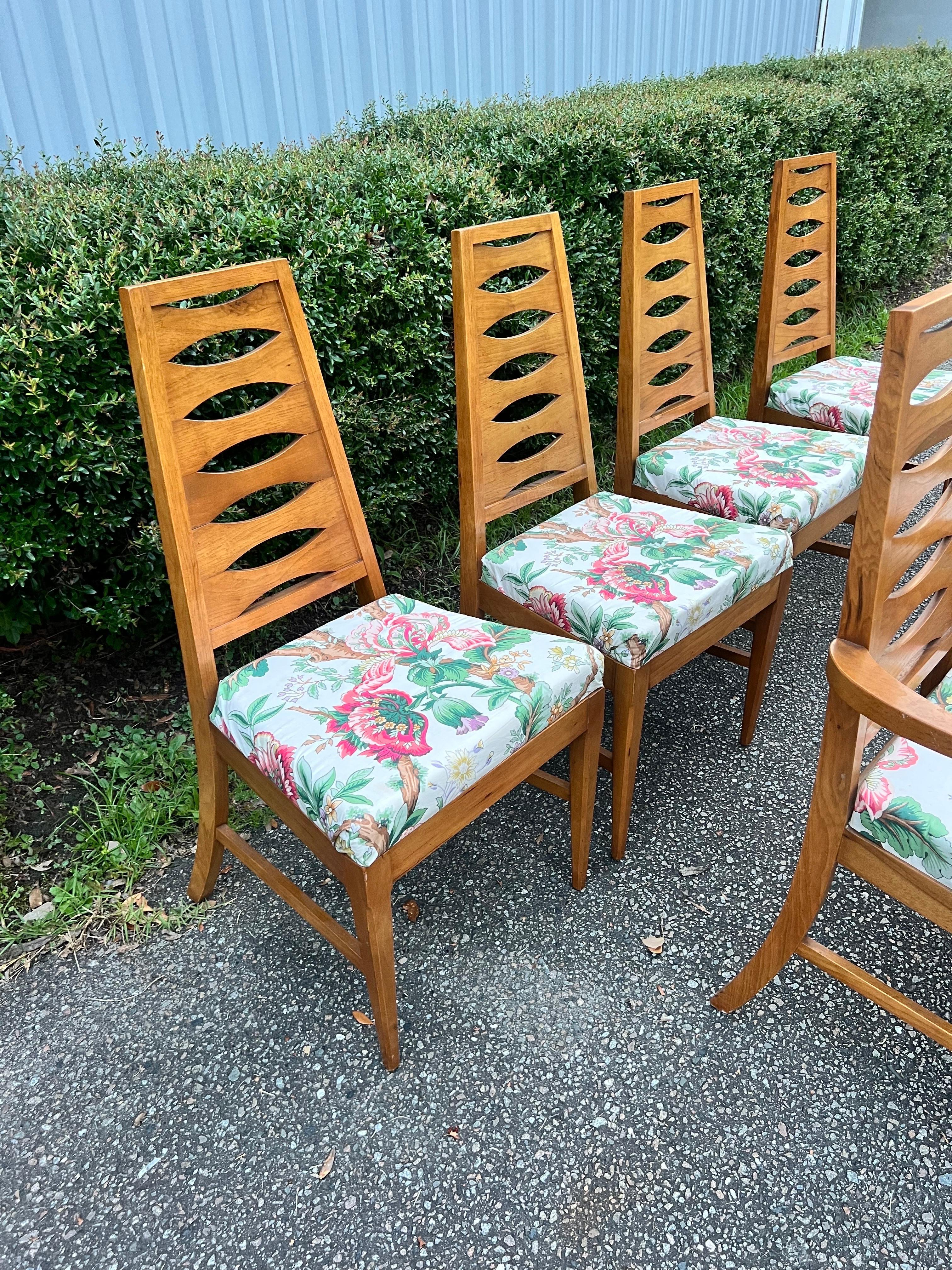 American A set of 6 Vintage Mid-Century Modern Cat Eye Walnut Ladder Back Dining Chairs