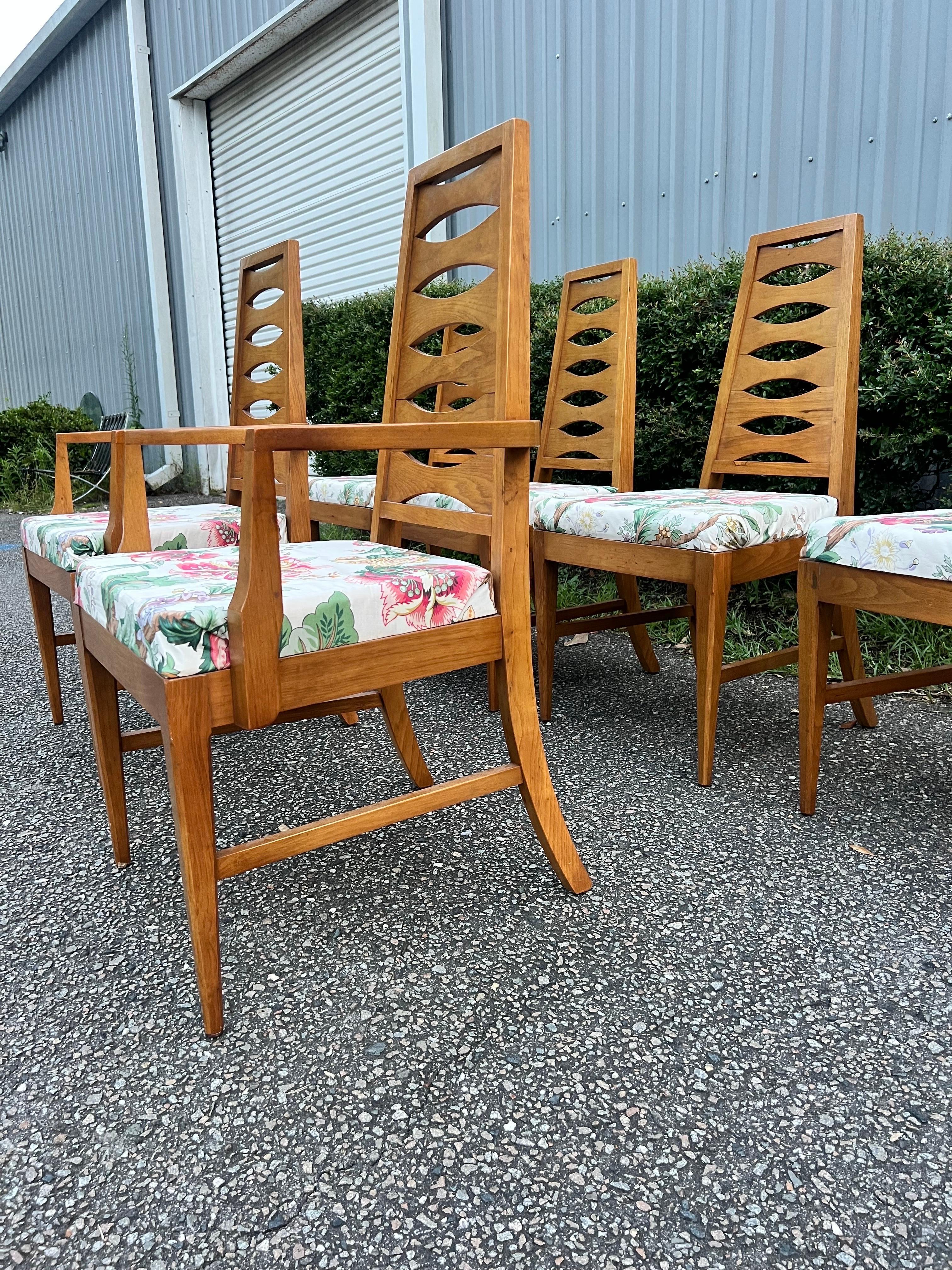 20th Century A set of 6 Vintage Mid-Century Modern Cat Eye Walnut Ladder Back Dining Chairs