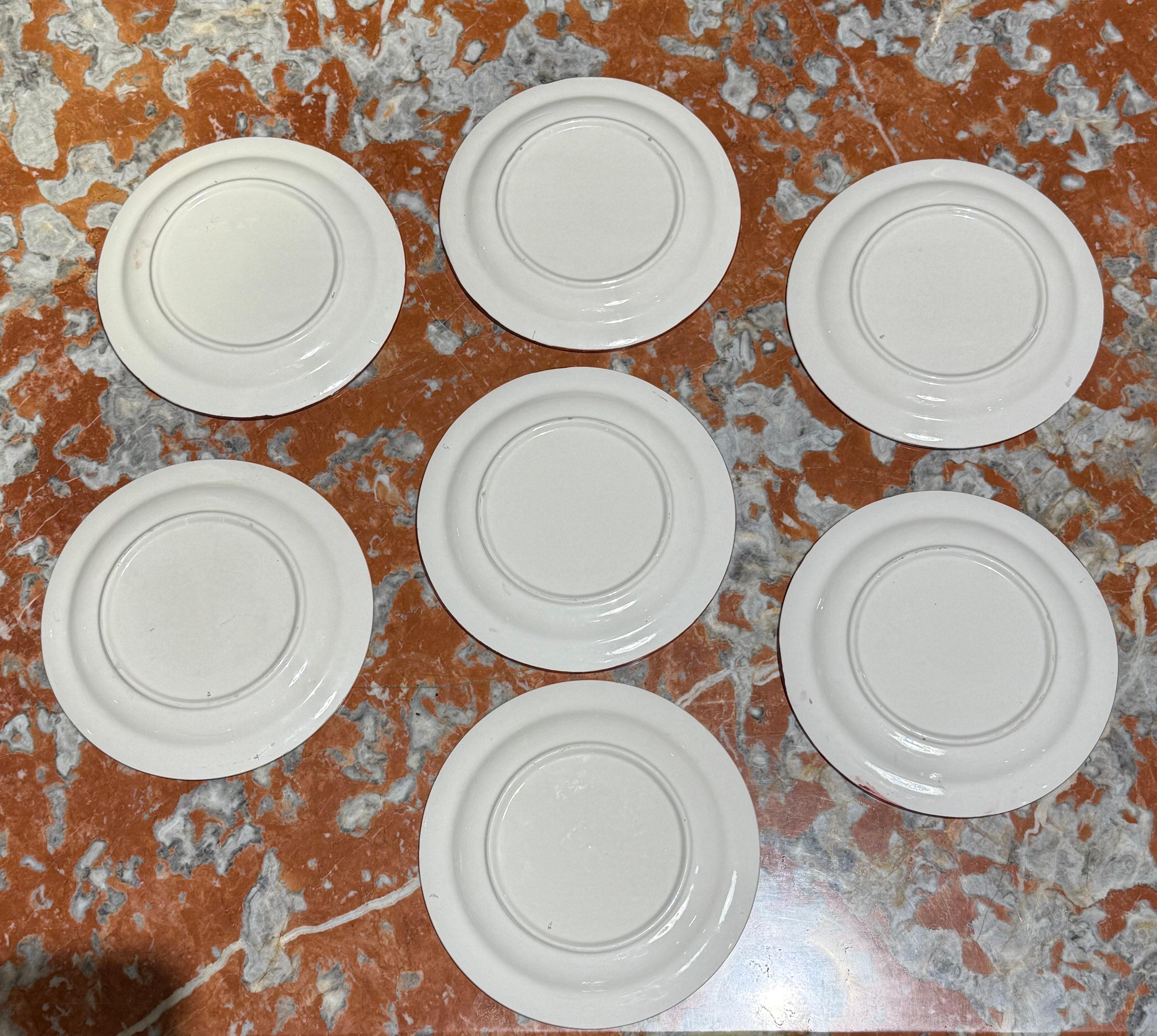 Majolique Ensemble de 7 assiettes à asperges peintes à la main en majolique française, milieu du 20e siècle en vente
