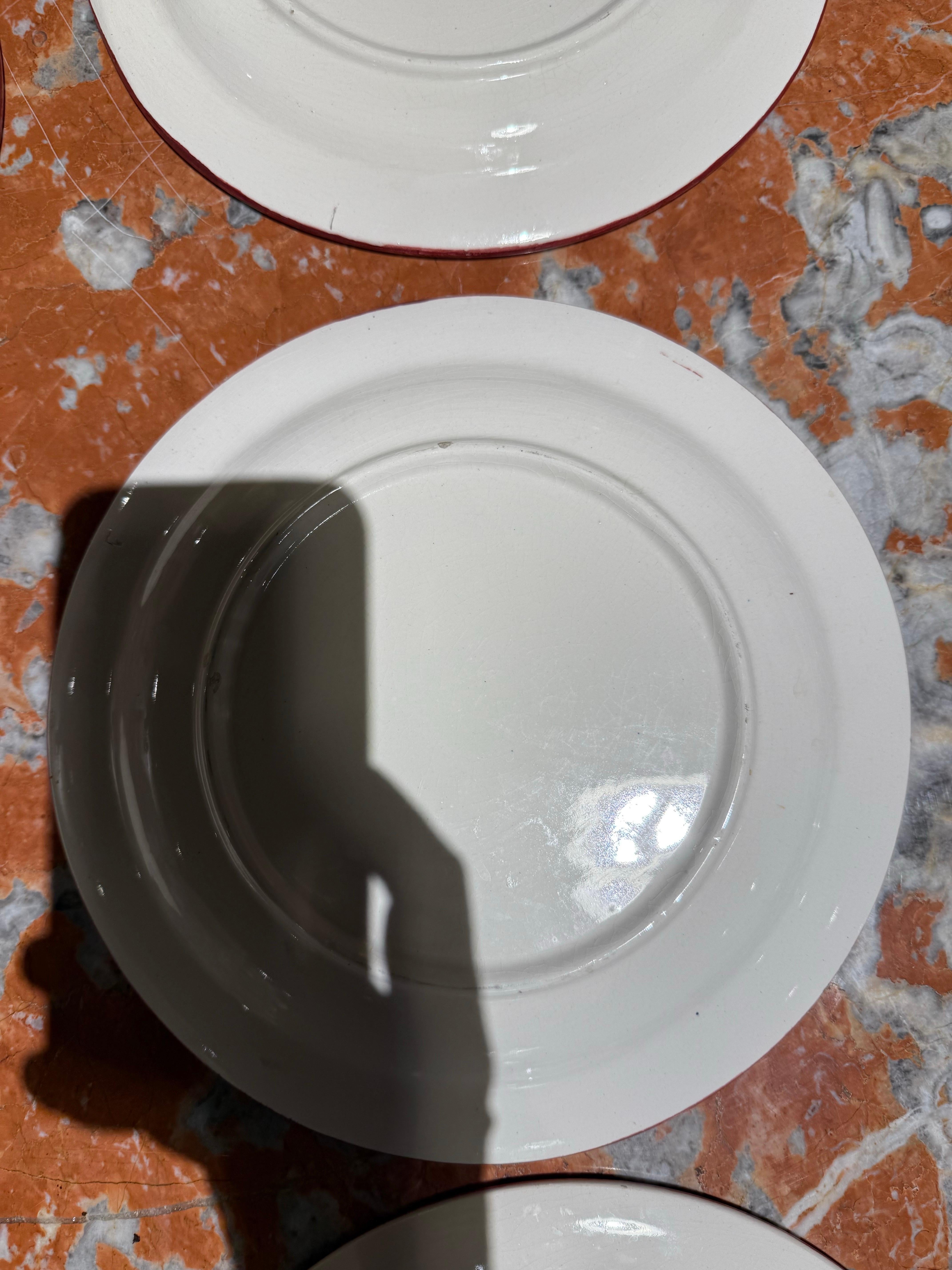 Ensemble de 7 assiettes à asperges peintes à la main en majolique française, milieu du 20e siècle en vente 3