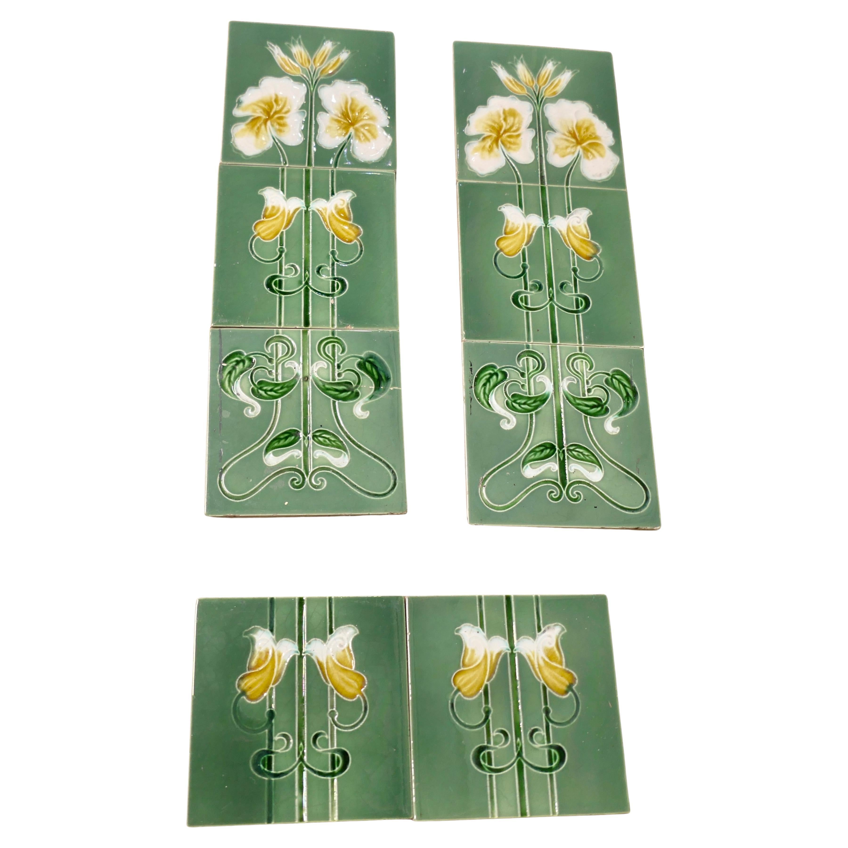 Un set di 8 piastrelle in ceramica goffrata Art Nouveau in vendita