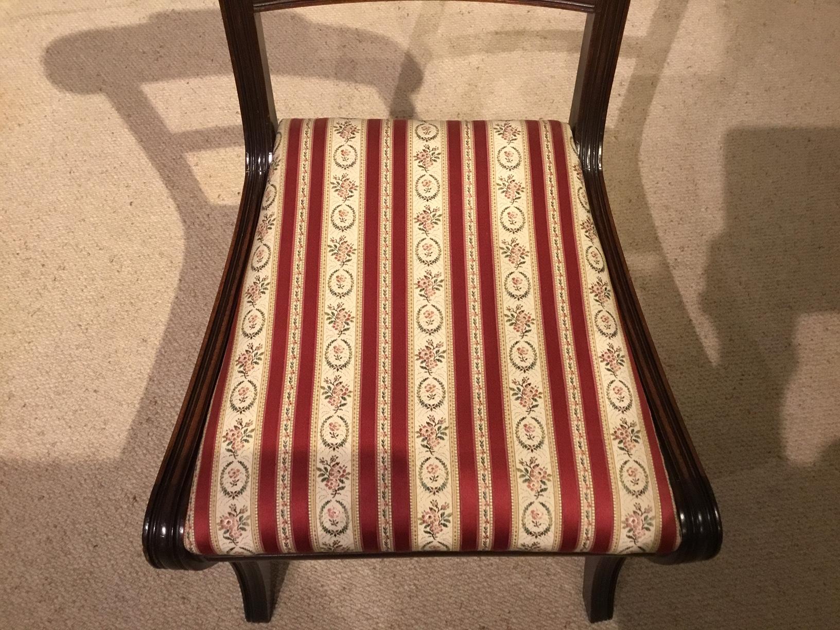 A Set of 8 English Regency Mahogany Dining Chairs For Sale 3