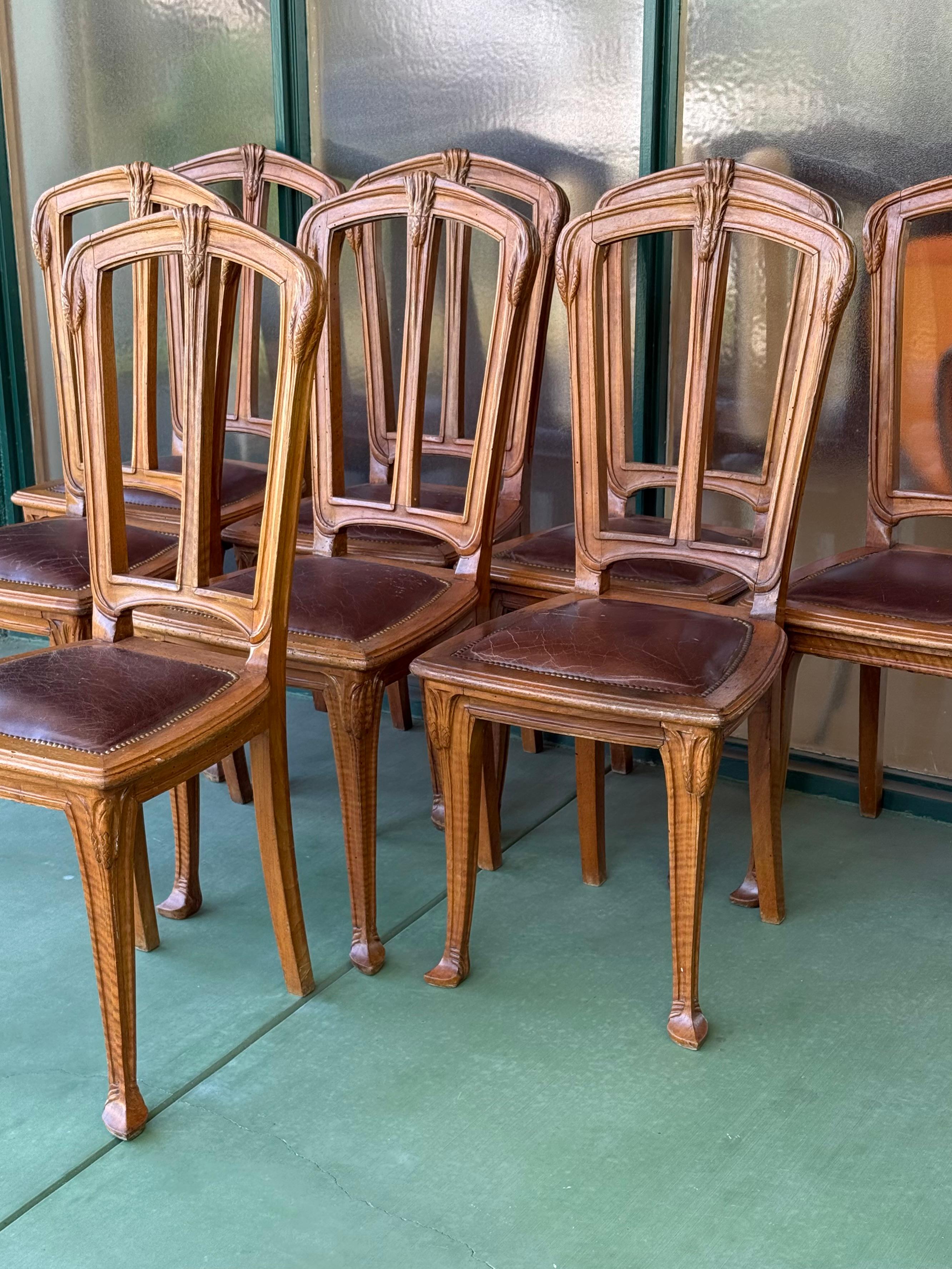 Juego de 8 sillas de comedor francesas Art Nouveau con asientos de cuero, finales del s. XIX. en venta 12