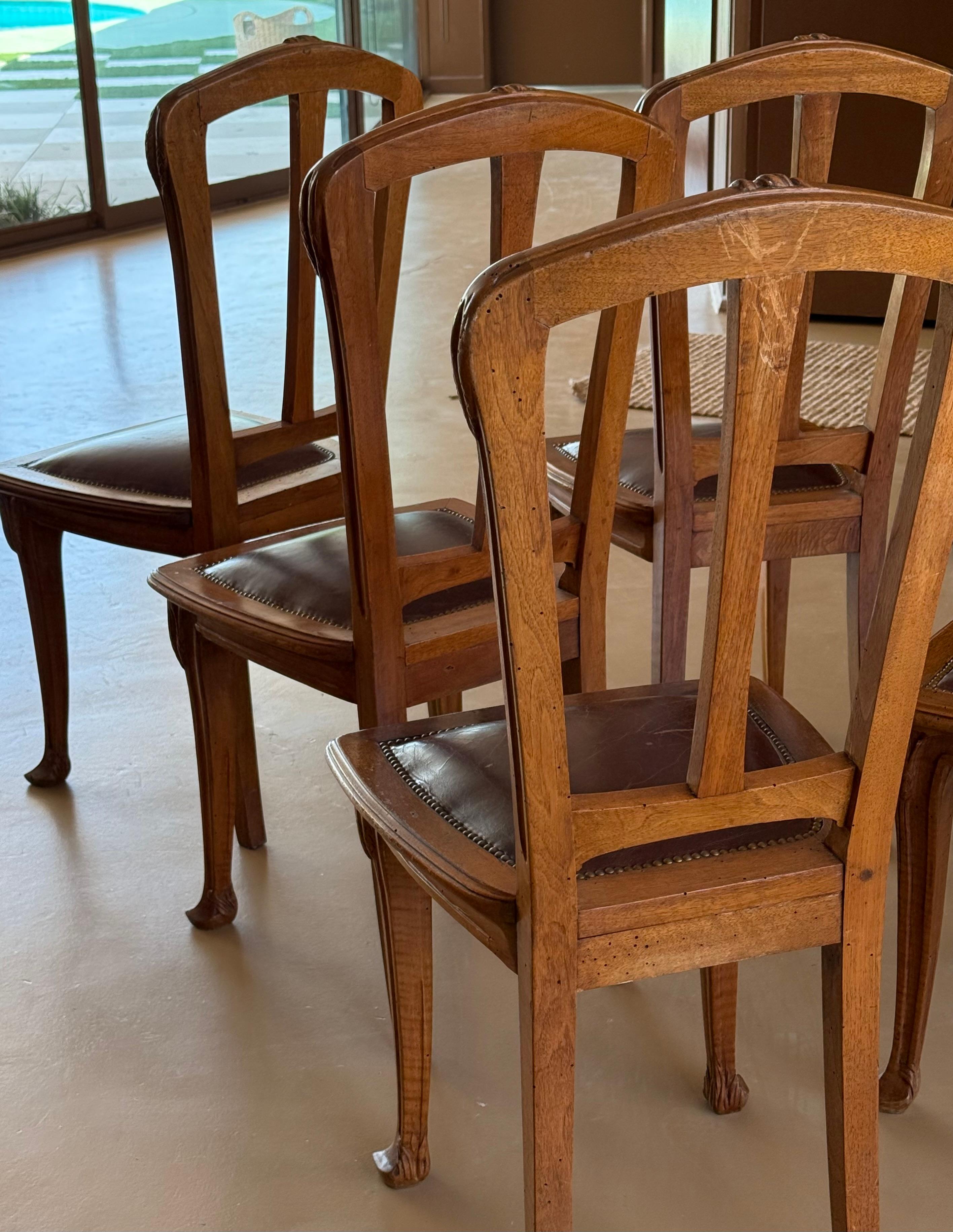 Juego de 8 sillas de comedor francesas Art Nouveau con asientos de cuero, finales del s. XIX. en Bueno estado para la venta en View Park, CA