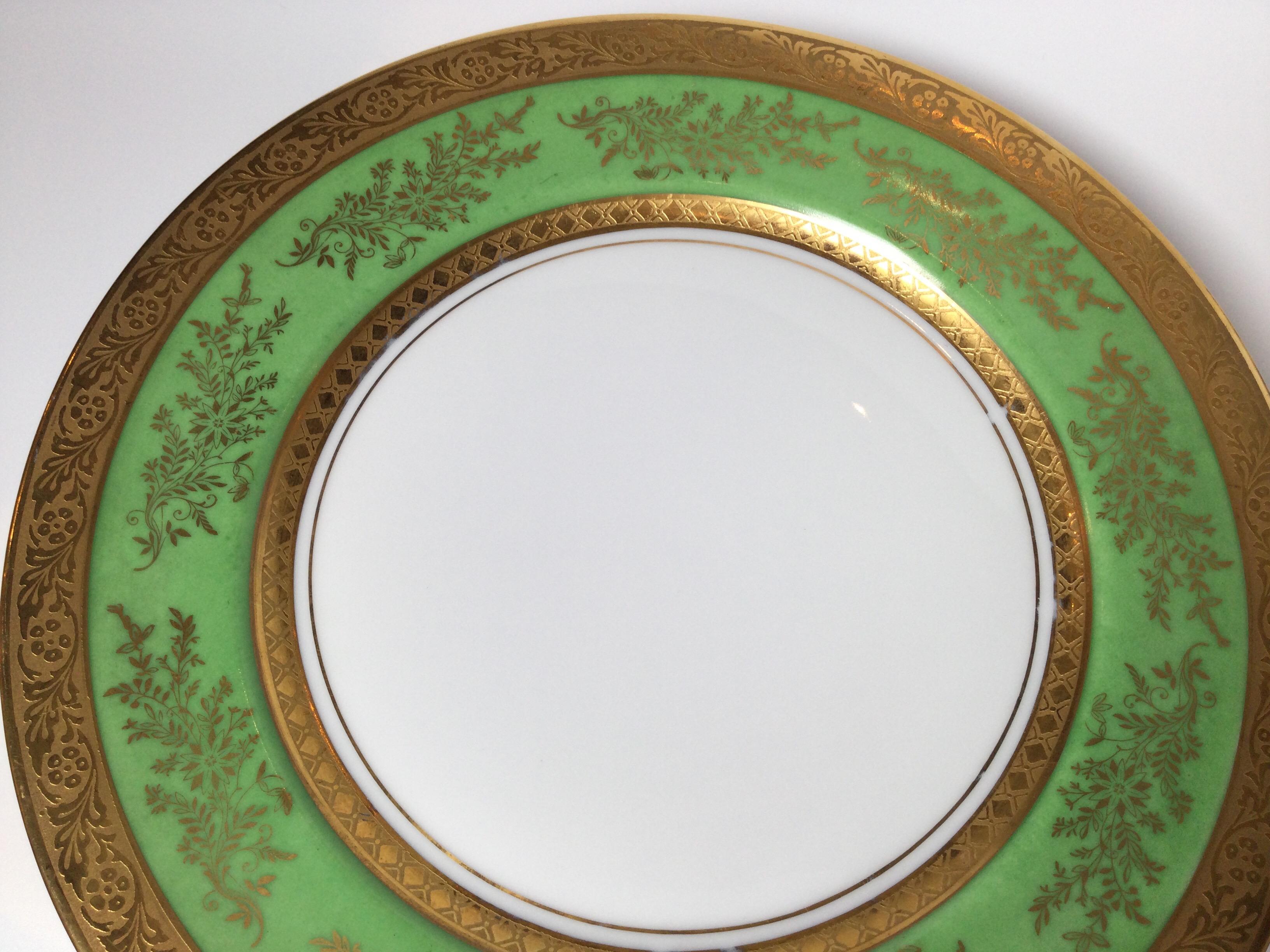 Set of 8 Gold Bordered Service Plates In Good Condition In Lambertville, NJ