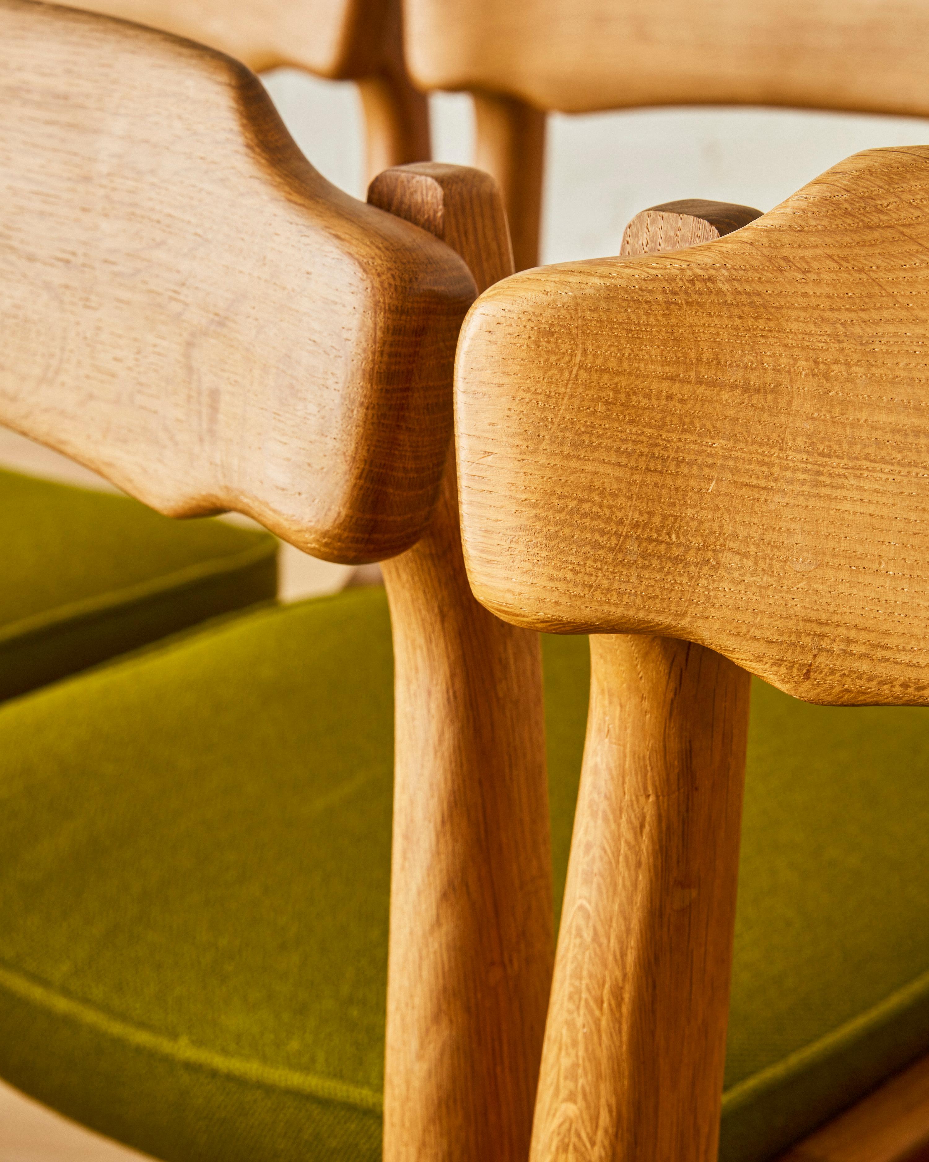 A set of 8 oak Guillerme & Chambron dining chairs In Good Condition In Long Island City, NY
