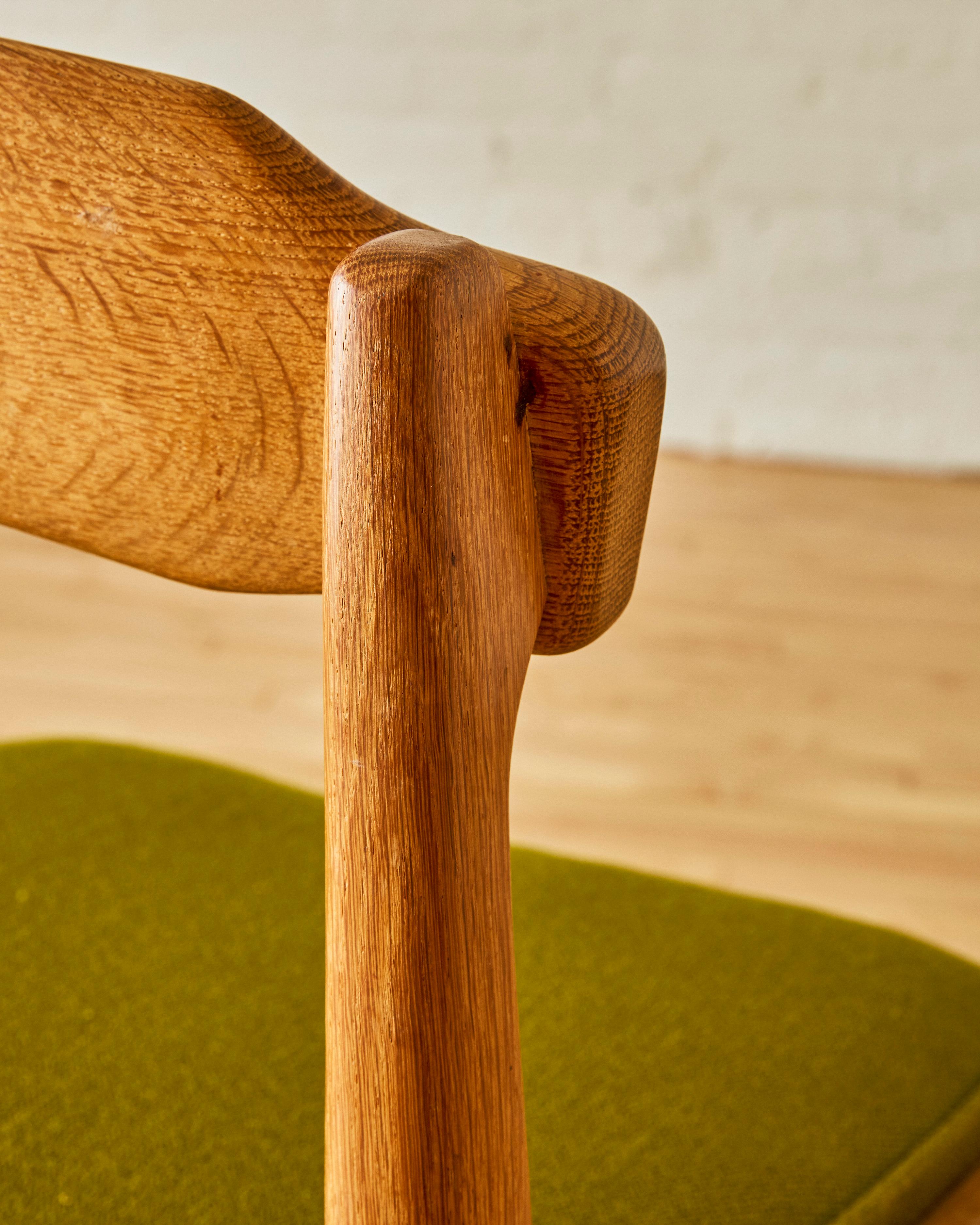 A set of 8 oak Guillerme & Chambron dining chairs 2